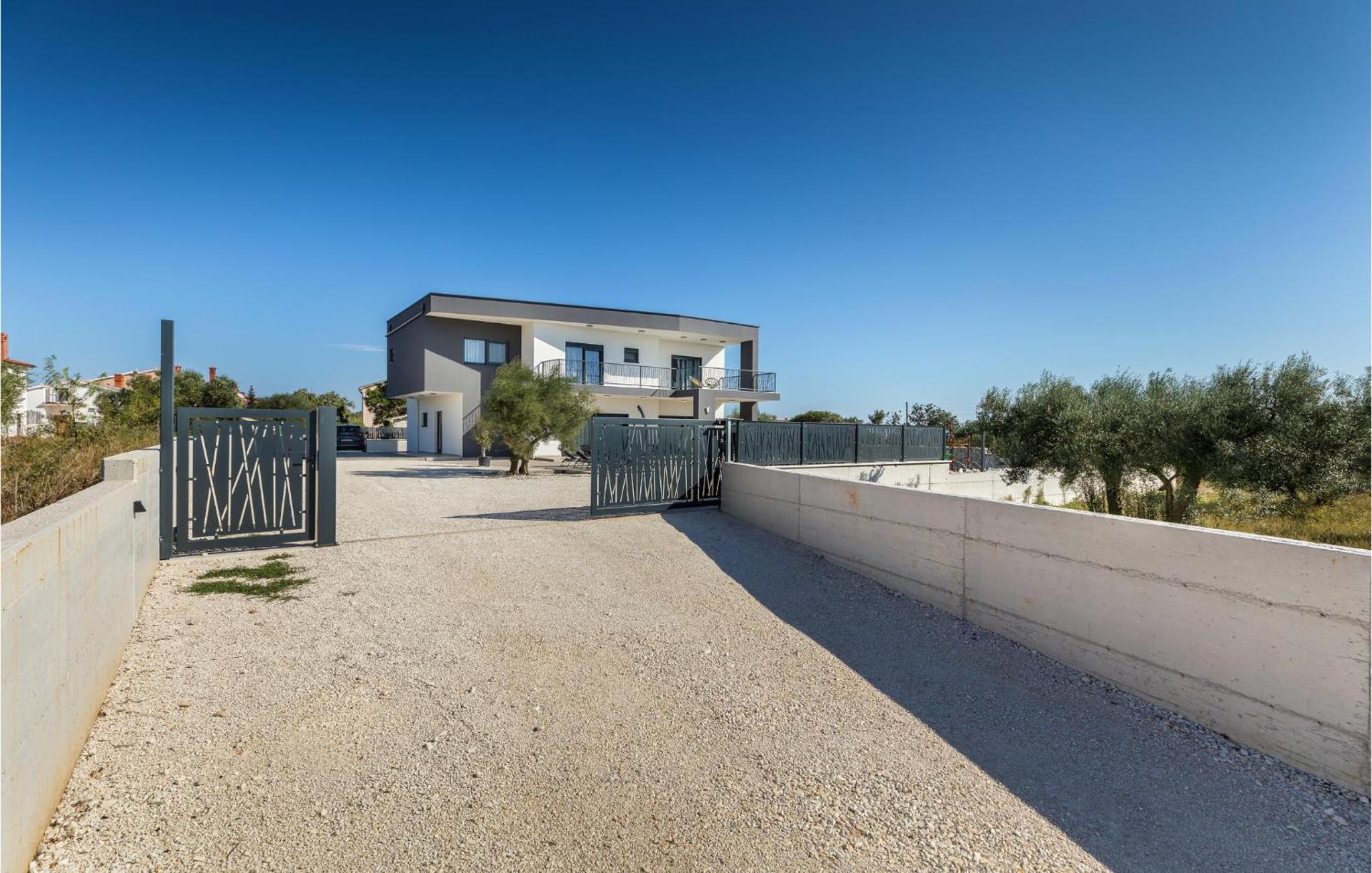 Nice Home In Galizana