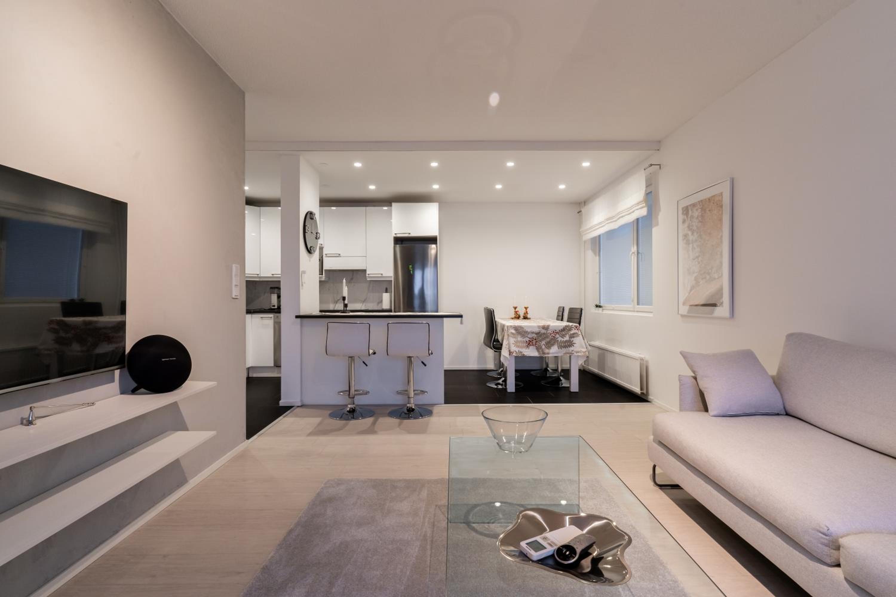 Cozy and modern apartment with lakeside view