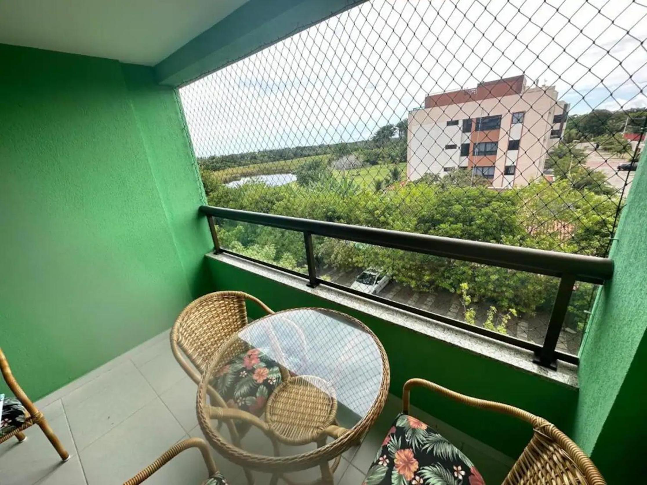 GUARAJUBA PARAÍSO DAS ÁGUAS - APT 2 quartos com AR e TV em TODOS os cômodos - Incluso Roupa de CAMA e BANHO - Filtro de Água Gelada e Maquina de Lavar dent