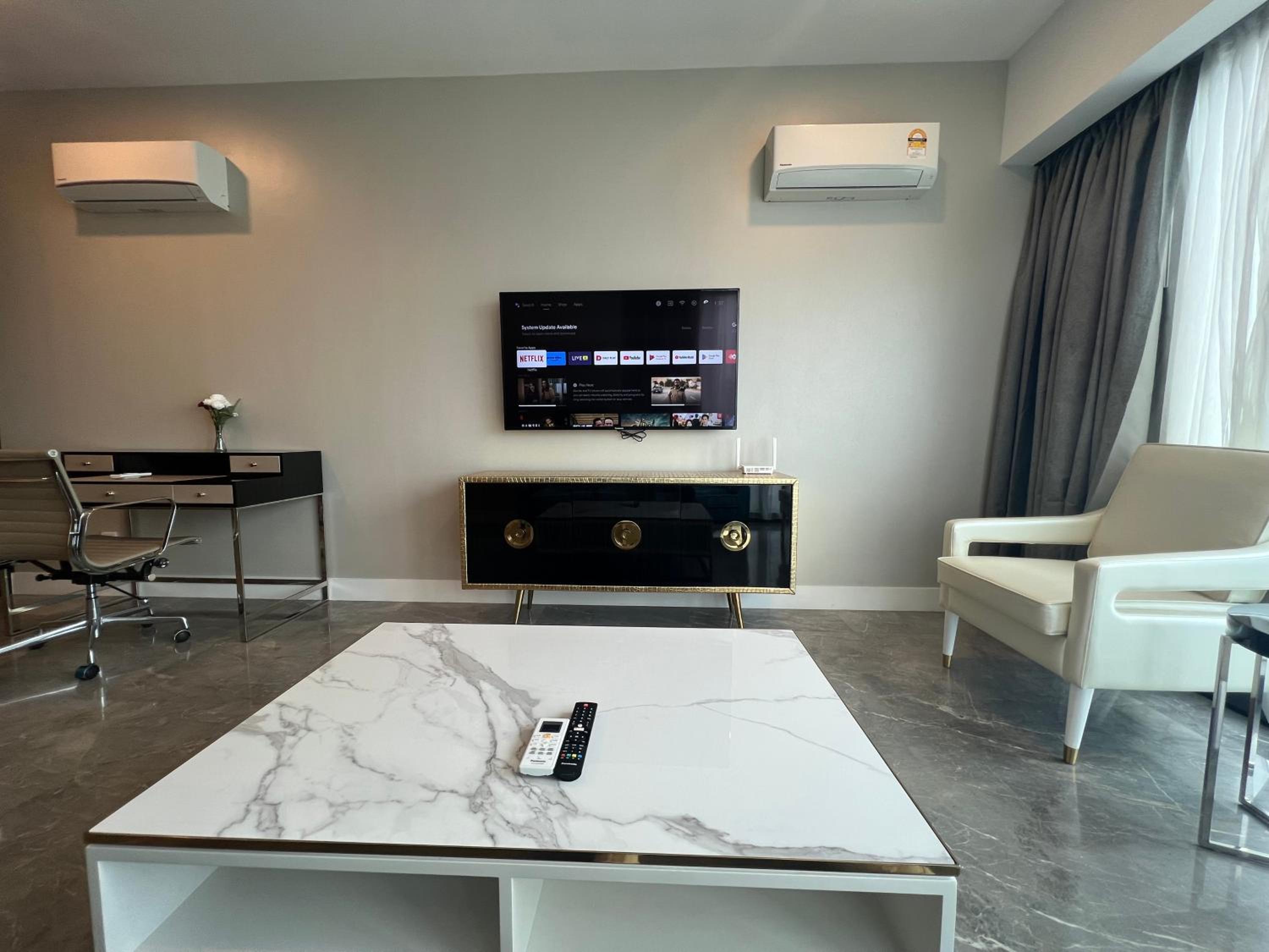 The Faced platinum By ASTRIA Suites