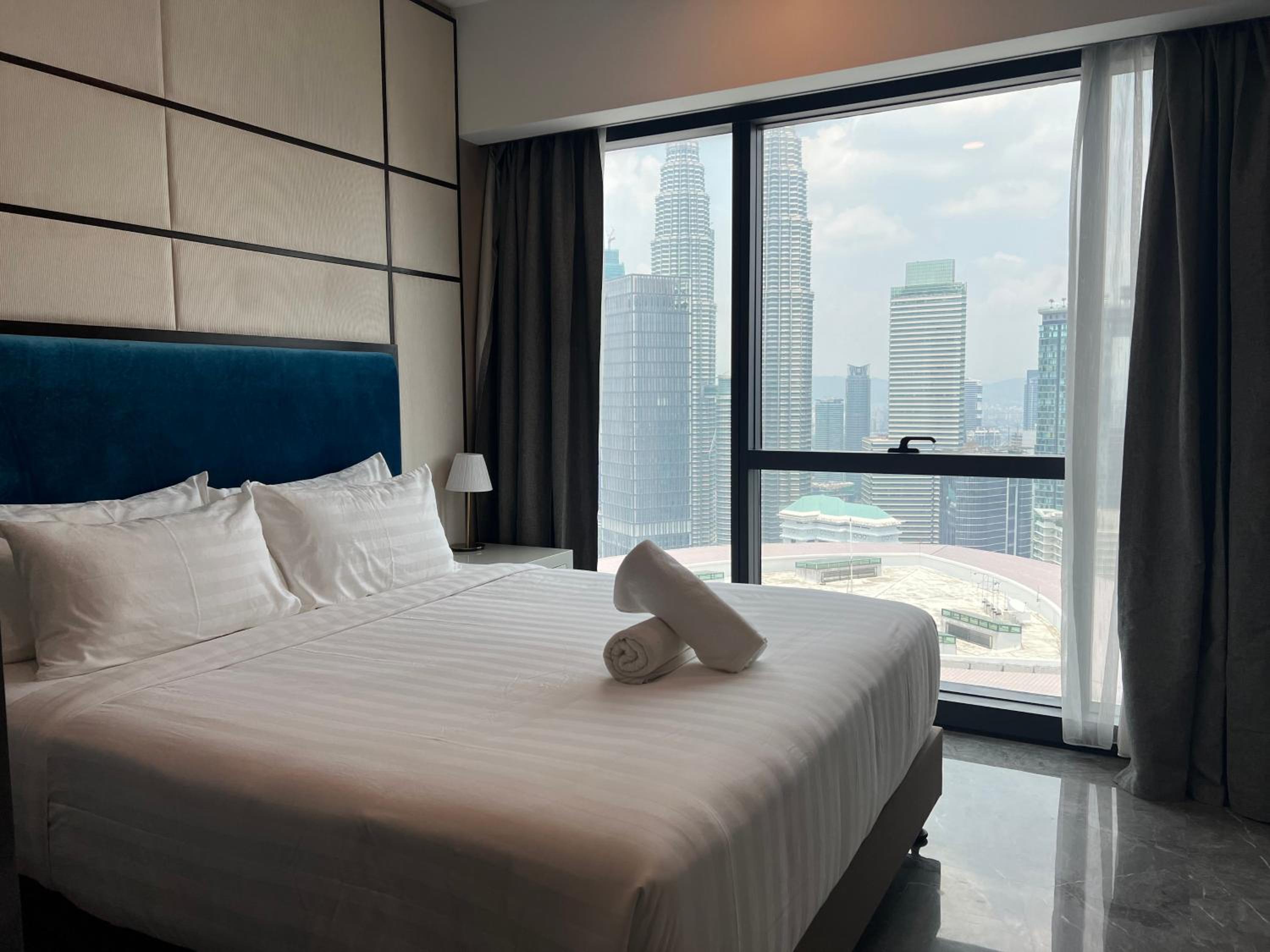 The Faced platinum By ASTRIA Suites