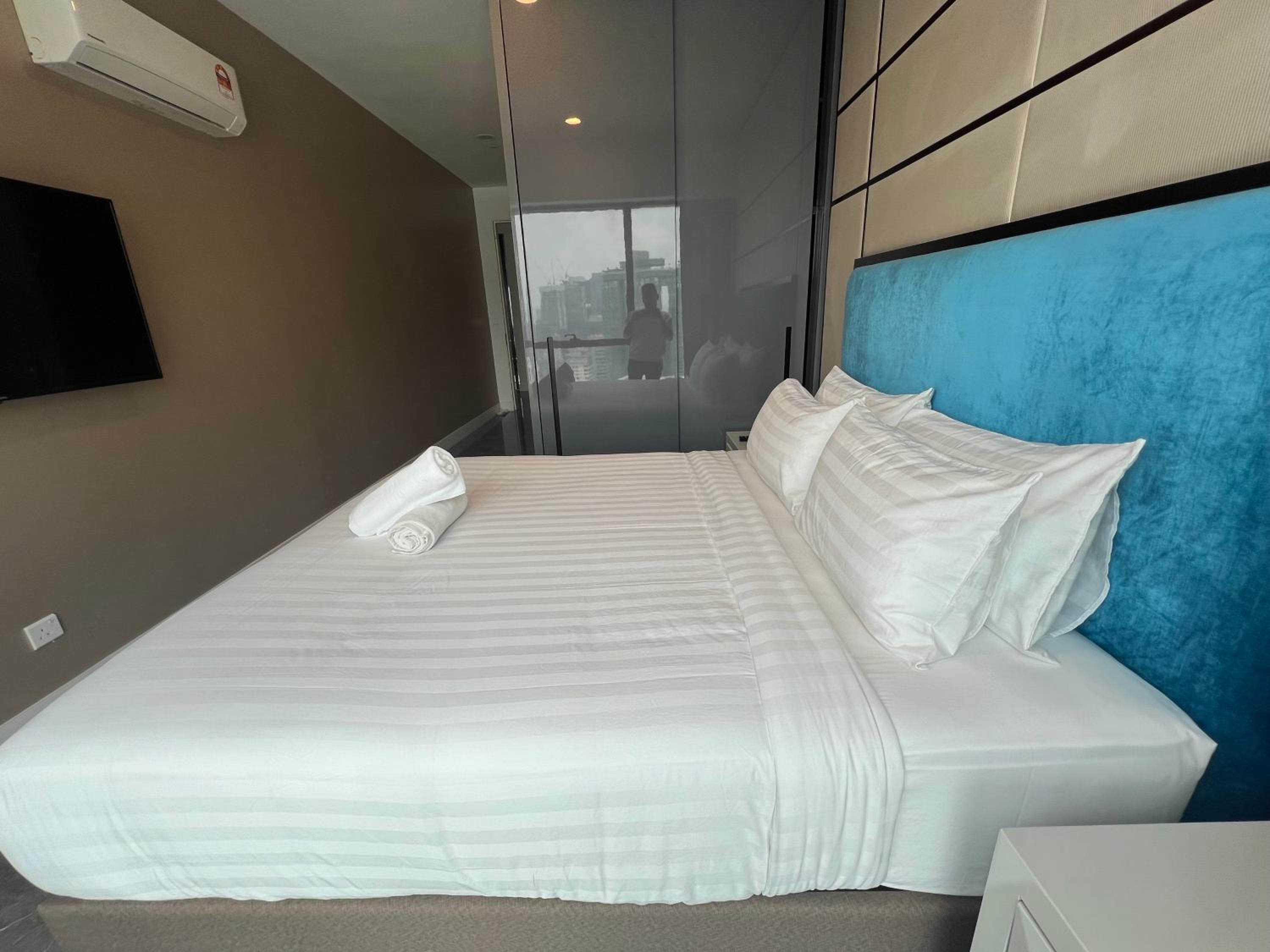 The Faced platinum By ASTRIA Suites