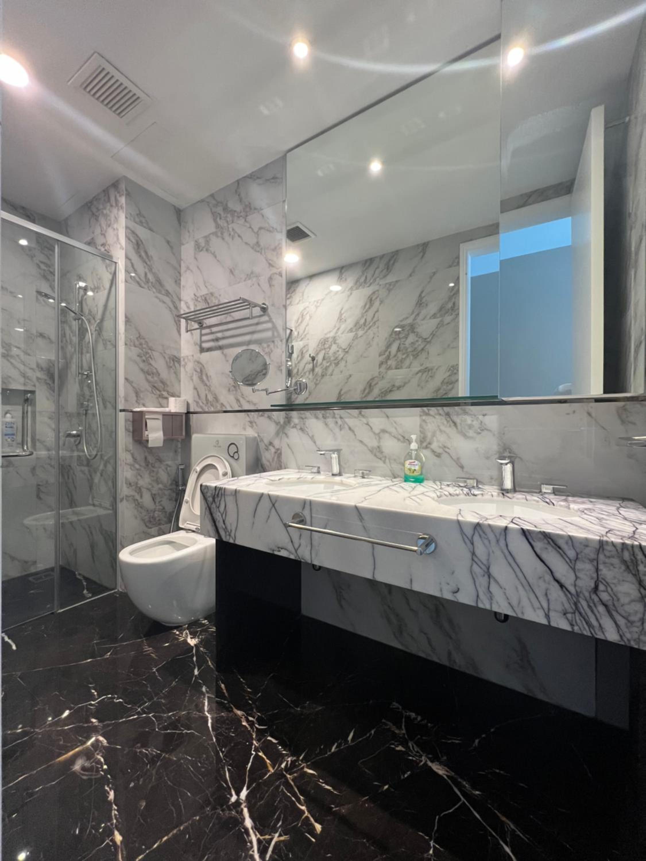 The Faced platinum By ASTRIA Suites
