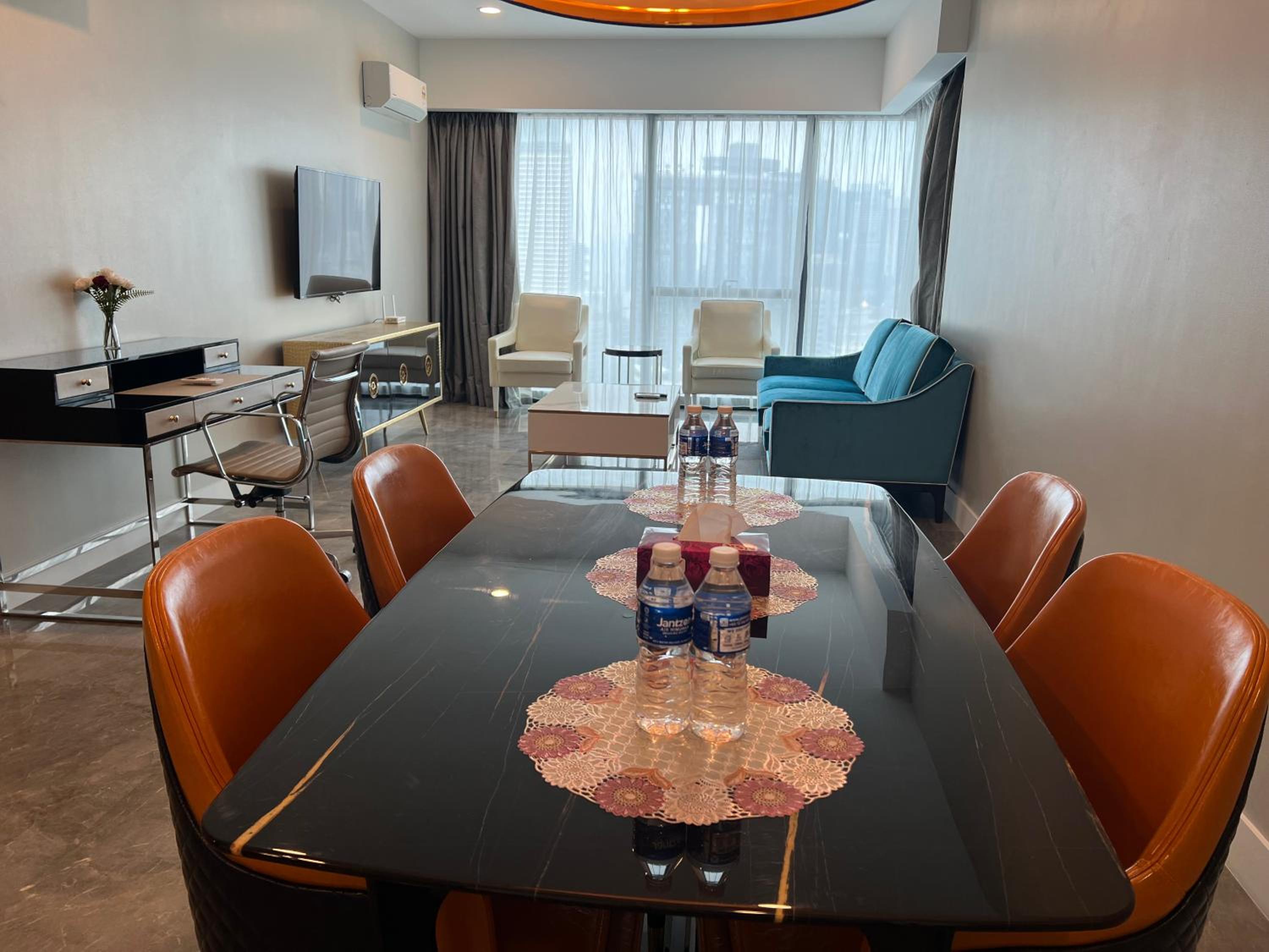 The Faced platinum By ASTRIA Suites