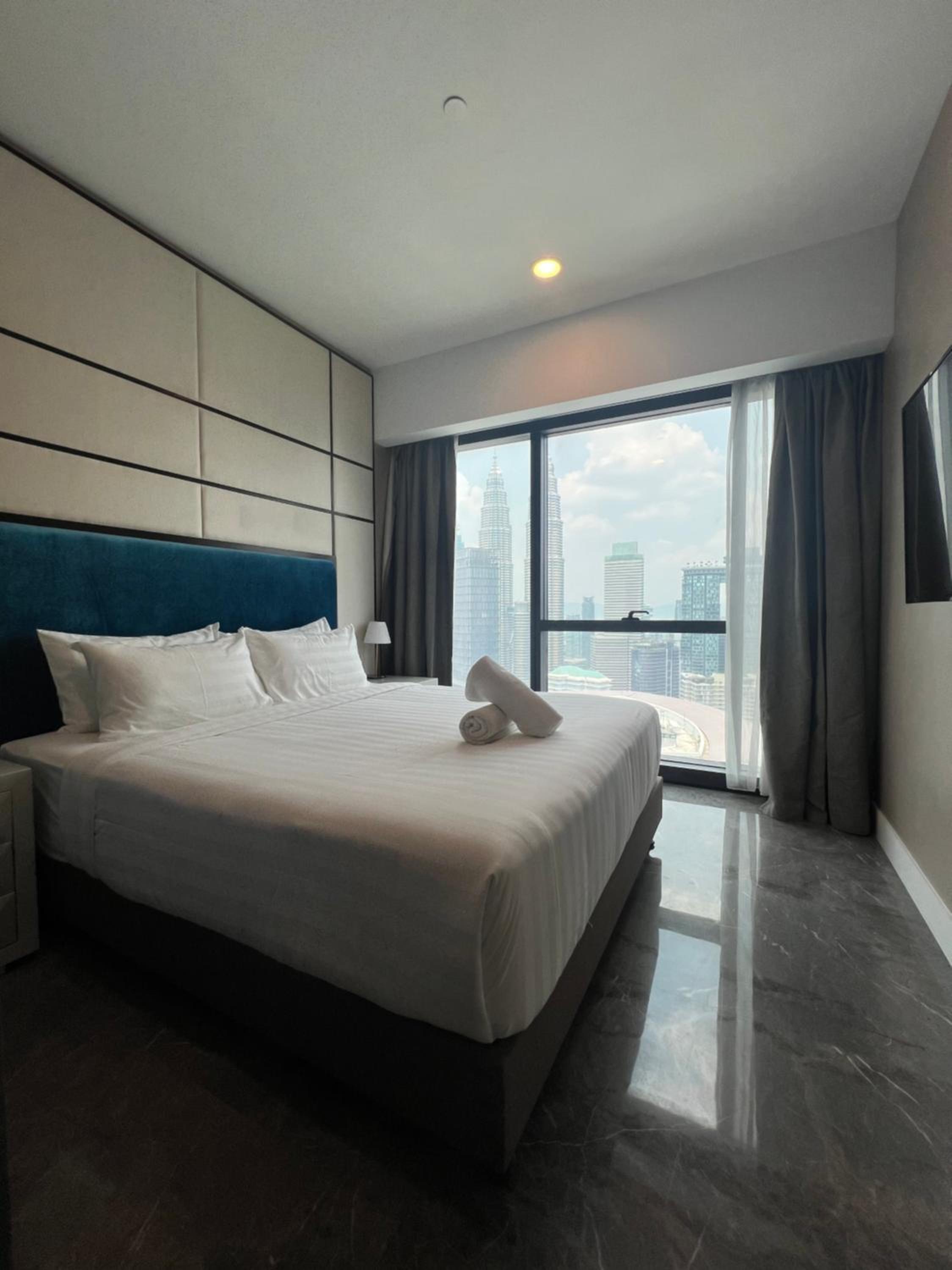 The Faced platinum By ASTRIA Suites
