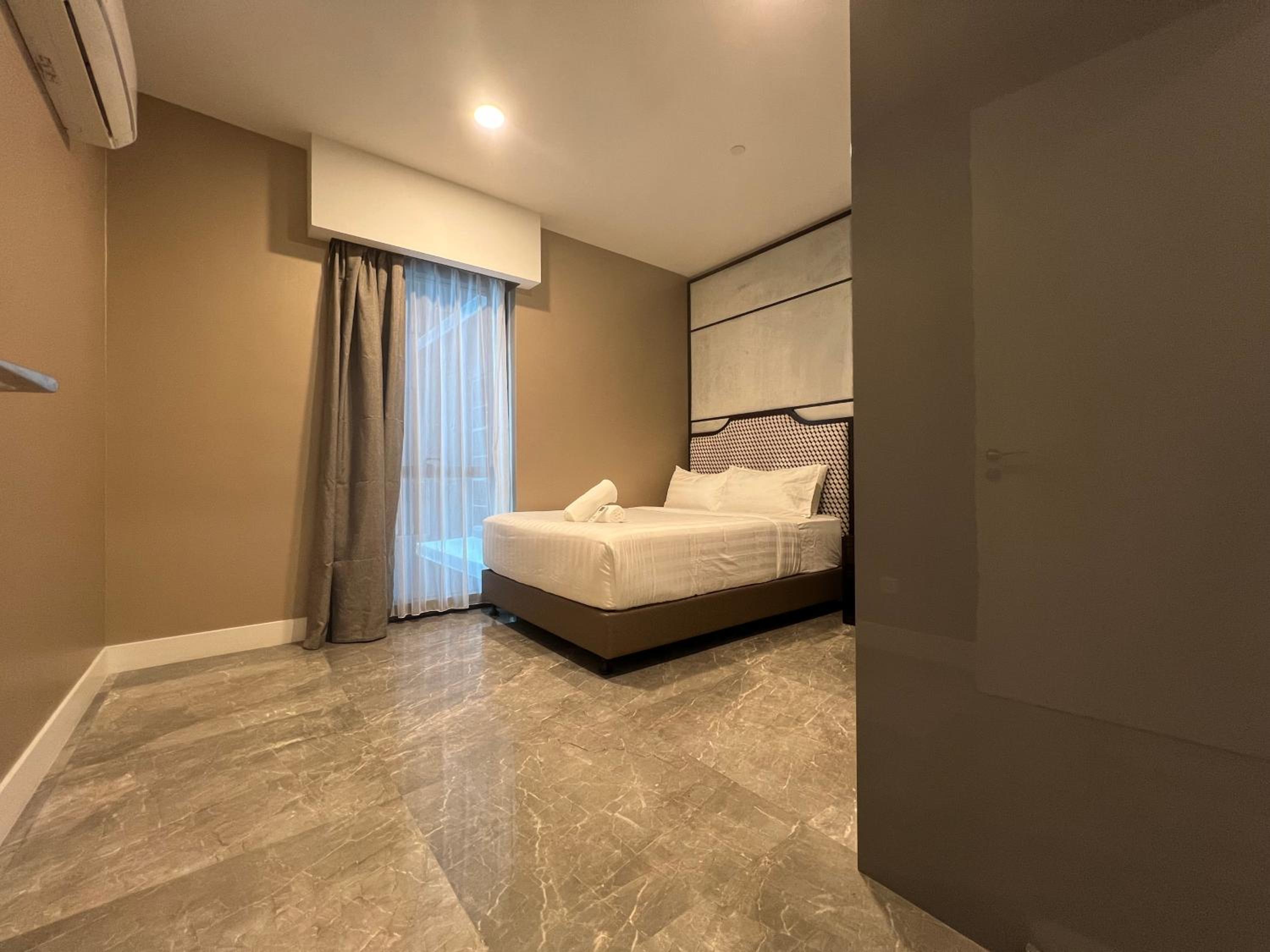 The Faced platinum By ASTRIA Suites