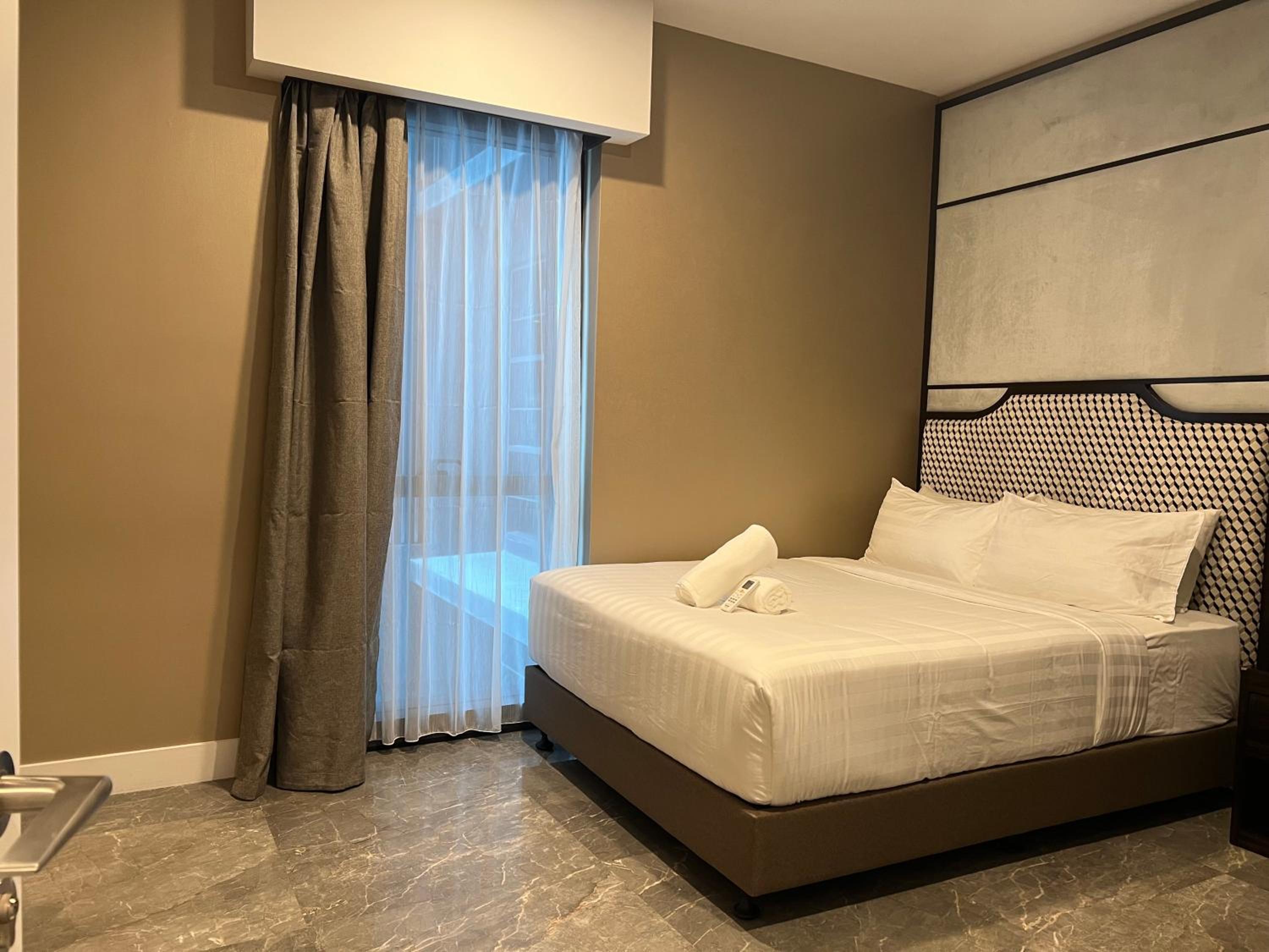 The Faced platinum By ASTRIA Suites