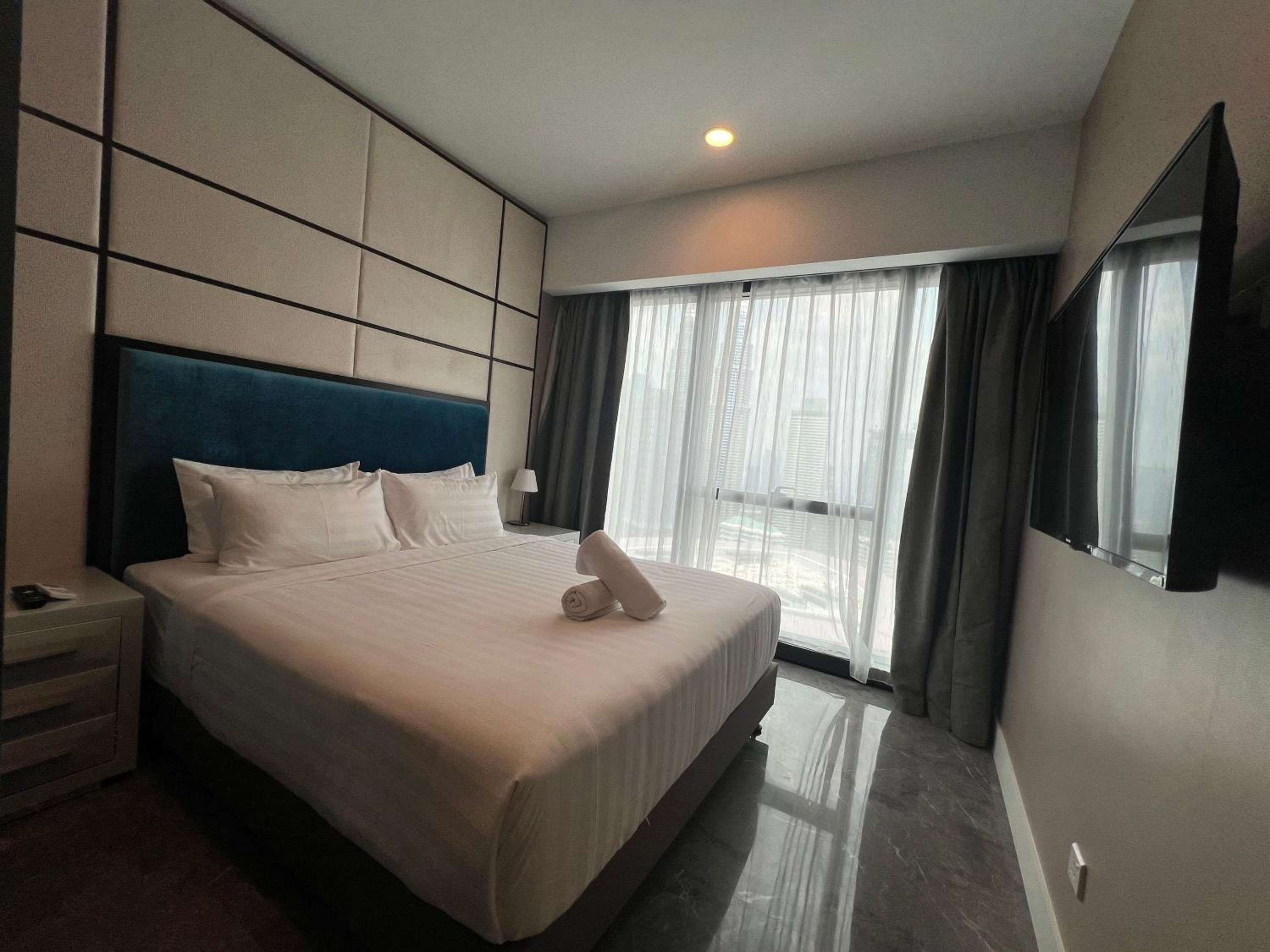 The Faced platinum By ASTRIA Suites