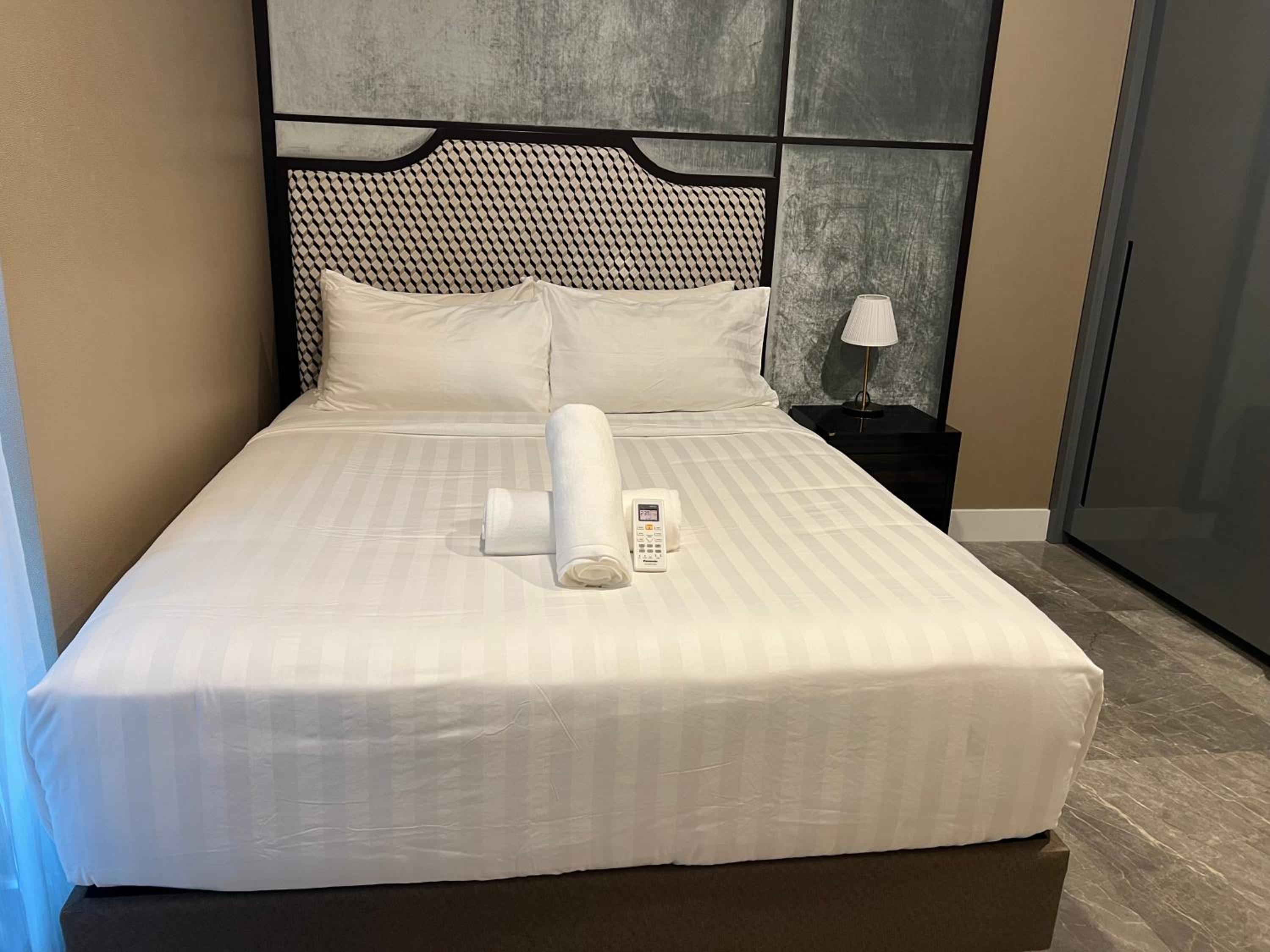 The Faced platinum By ASTRIA Suites