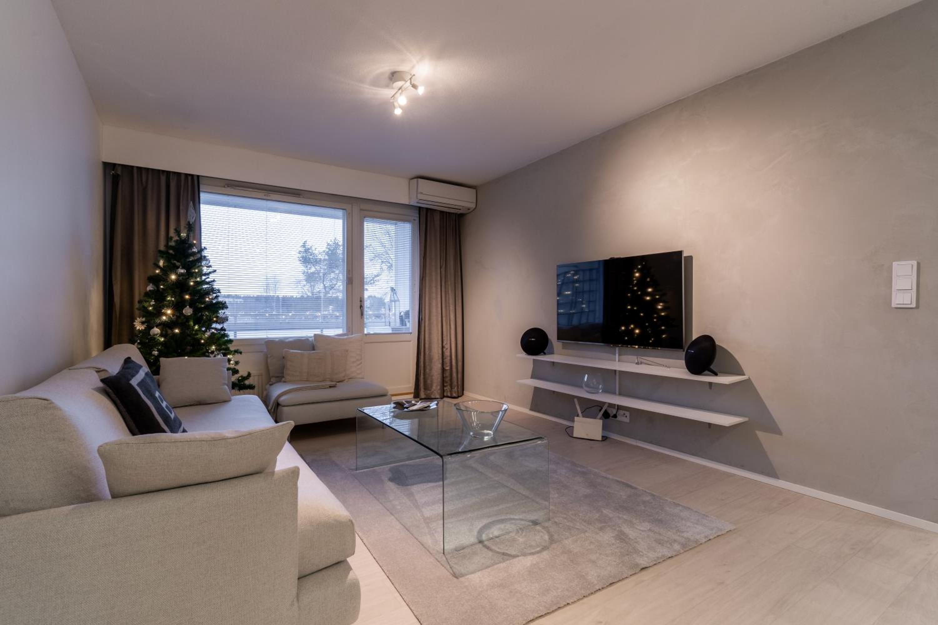 Cozy and modern apartment with lakeside view