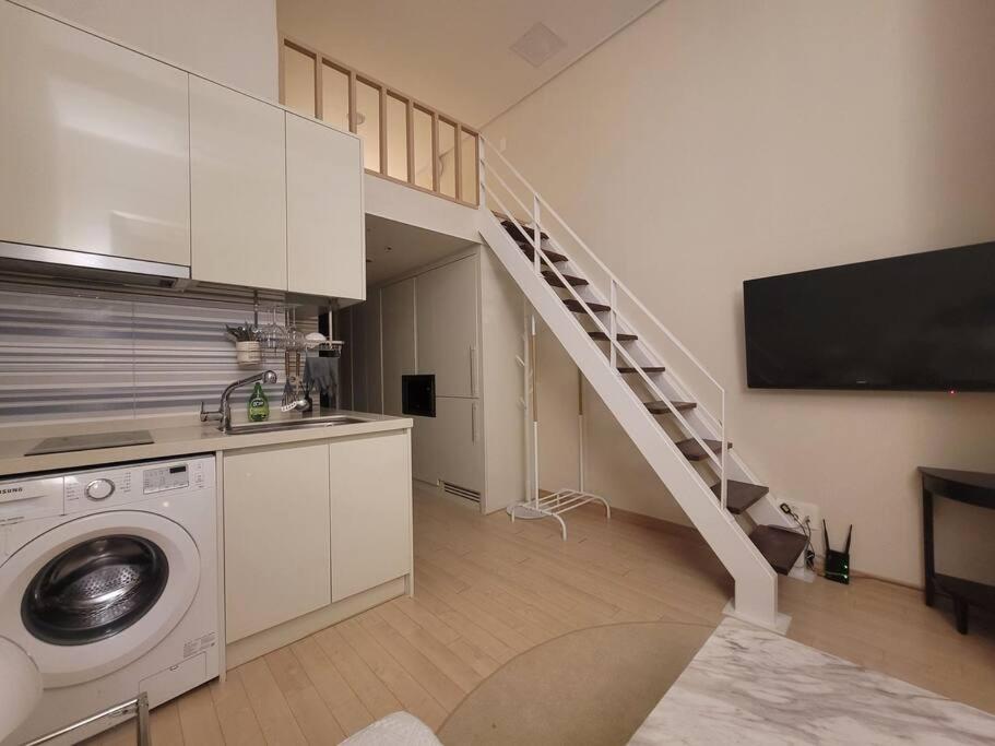 Comfortable Duplex House with City Lake View #SeokchonLakeView #LotteWorld view 4