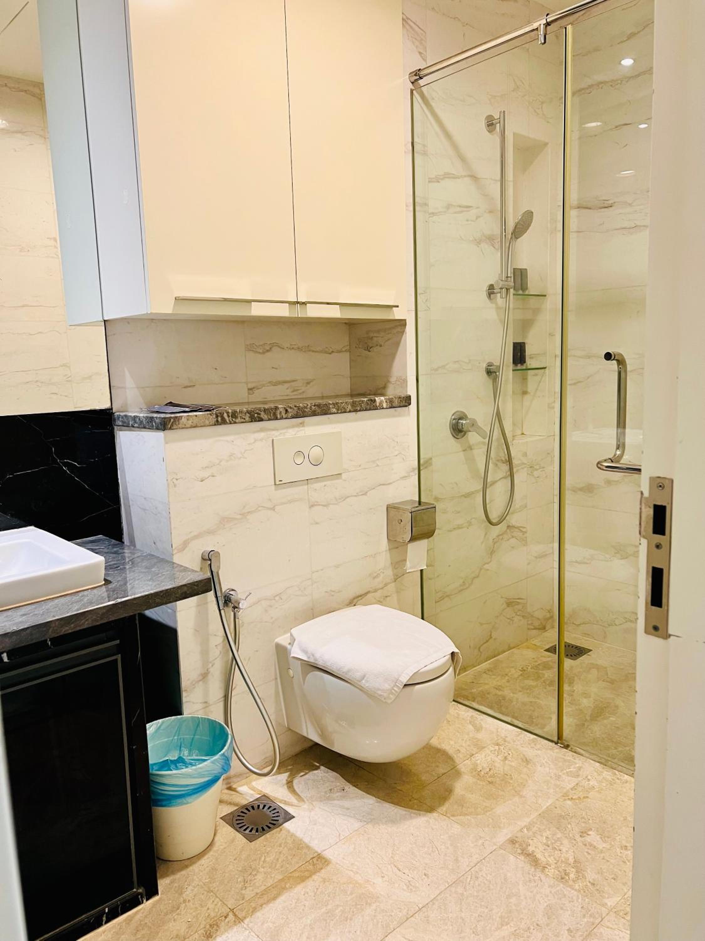 The Faced platinum By ASTRIA Suites