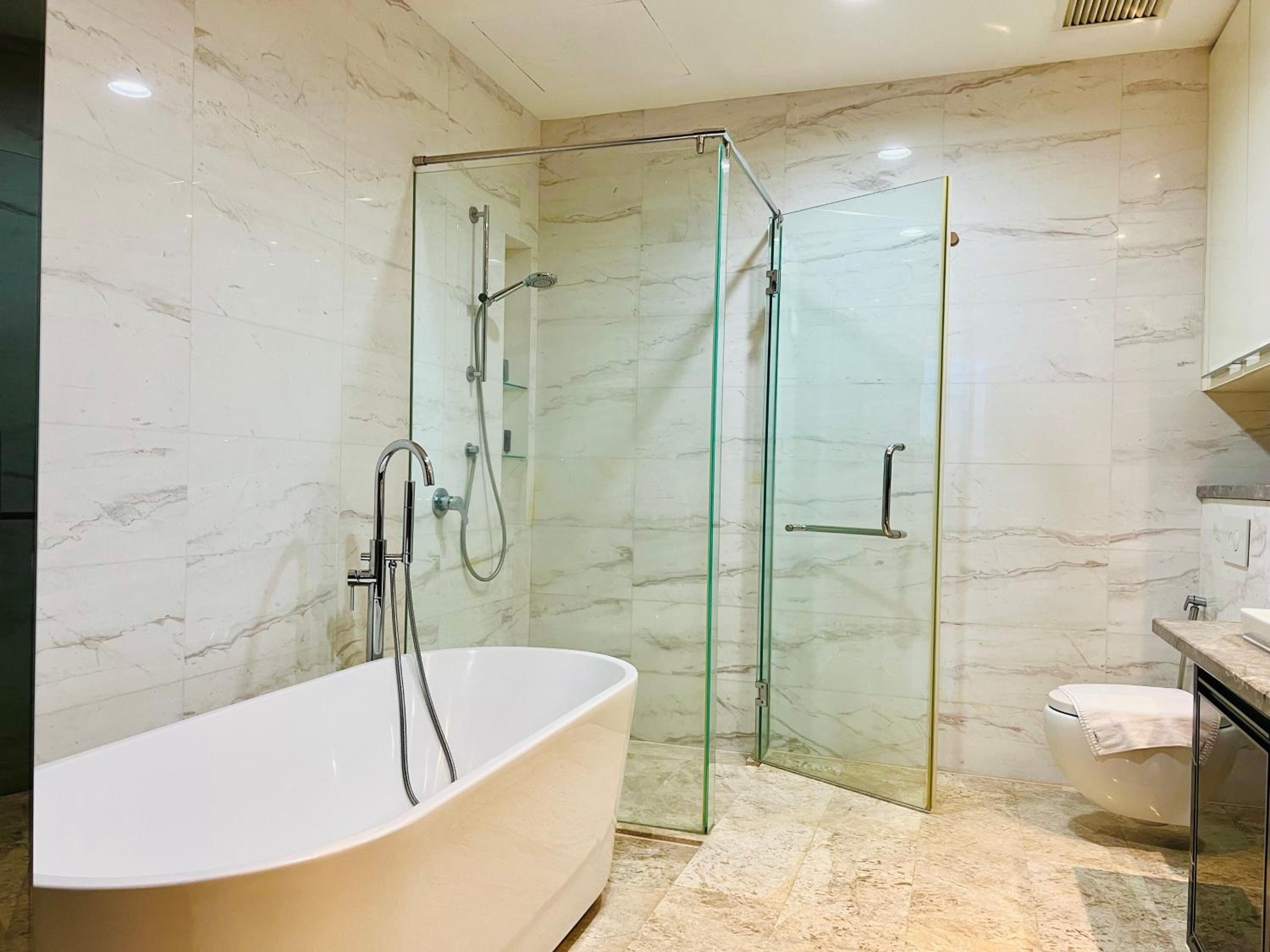 The Faced platinum By ASTRIA Suites