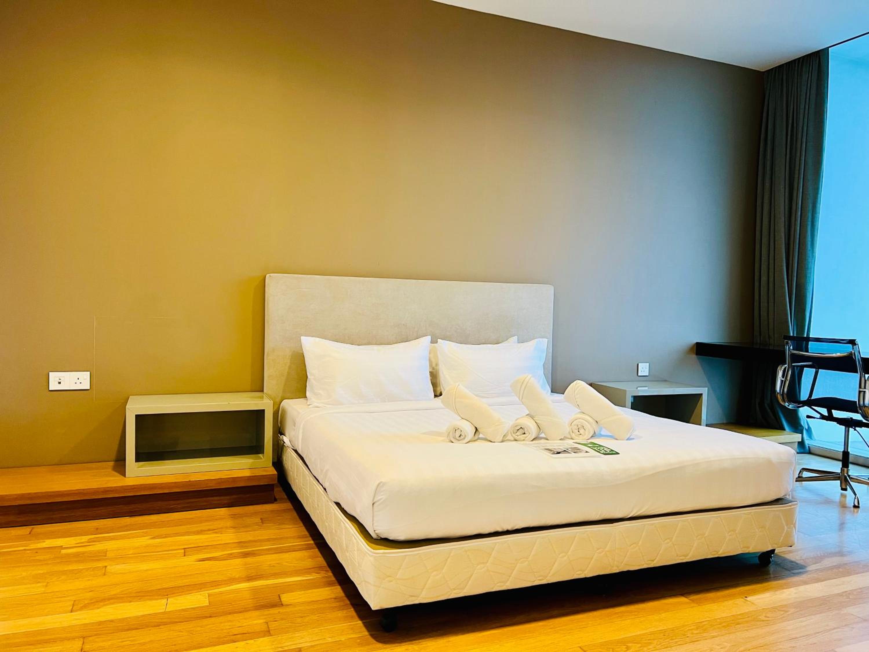 The Faced platinum By ASTRIA Suites