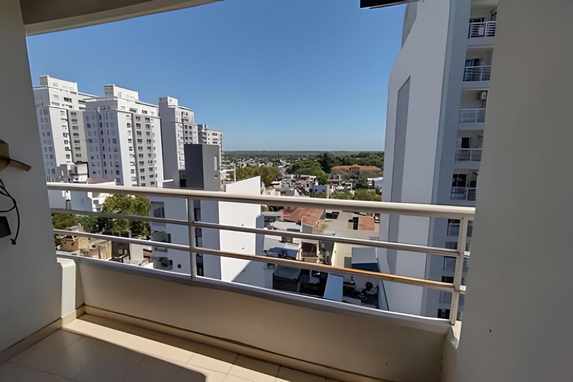 Departamento Moderno en El Centro de la Ciudad, cerca del Hospital Cullen.