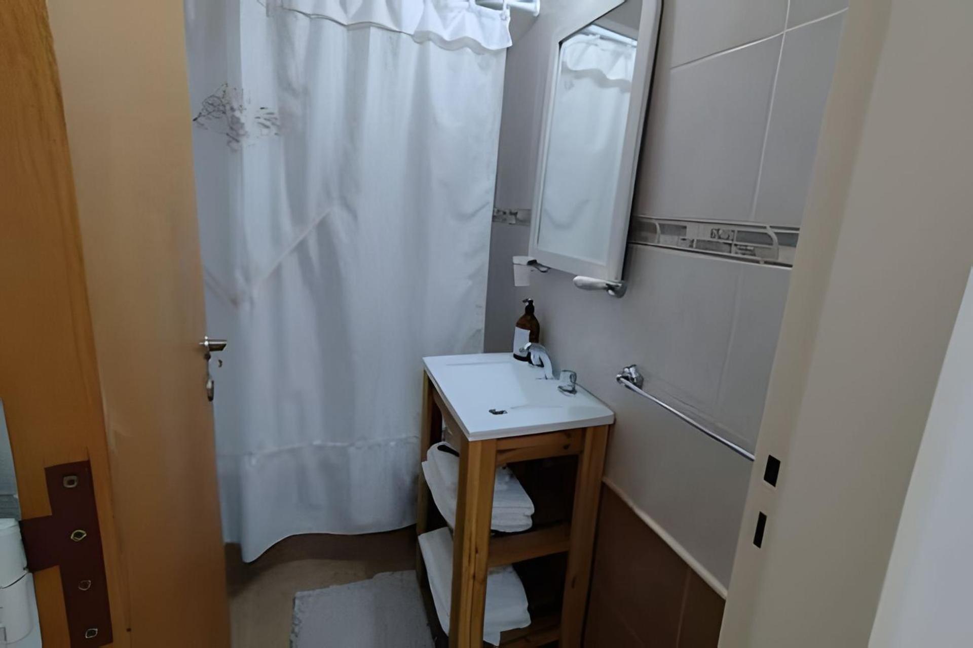 Departamento Moderno en El Centro de la Ciudad, cerca del Hospital Cullen.