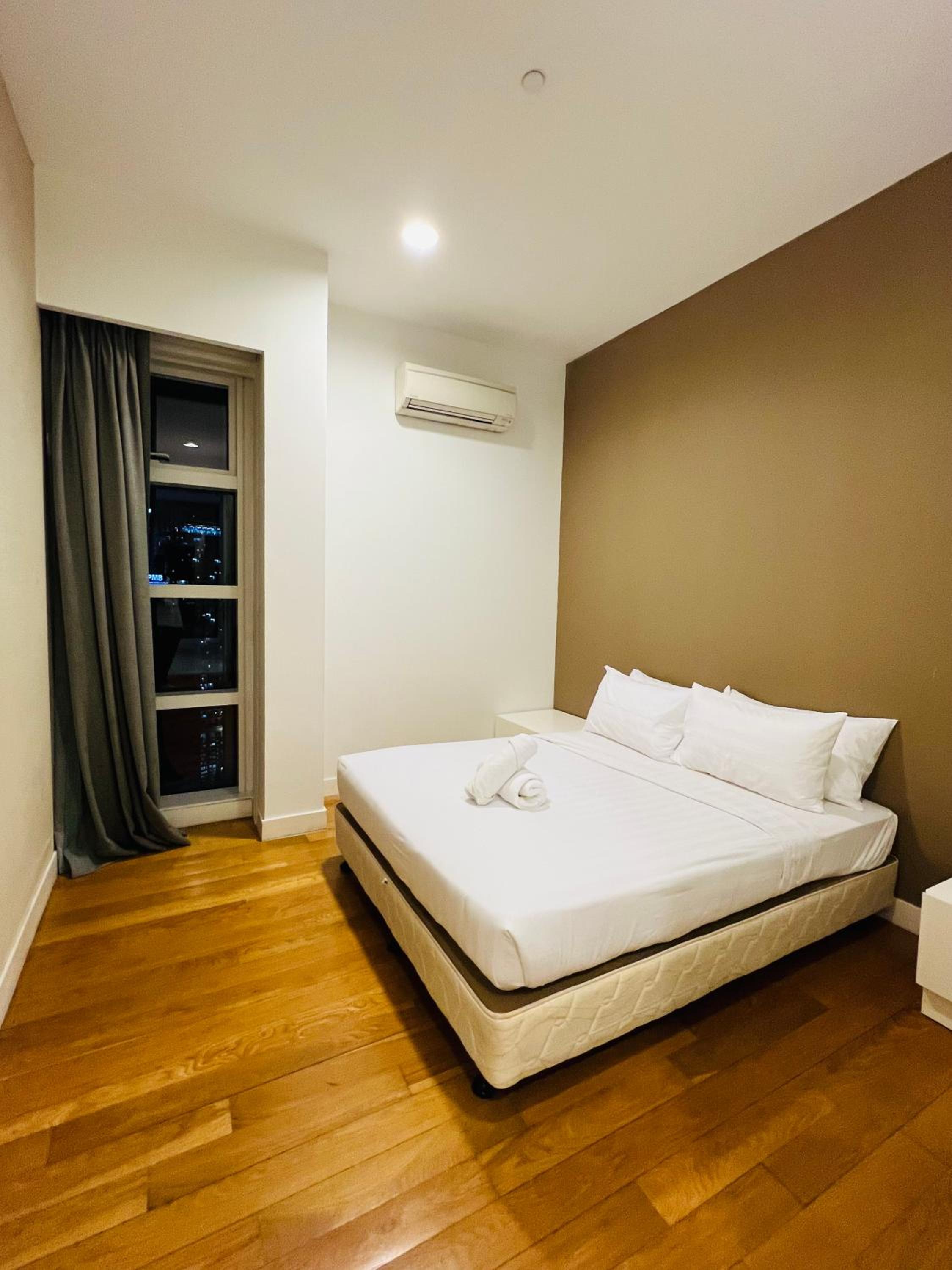 The Faced platinum By ASTRIA Suites
