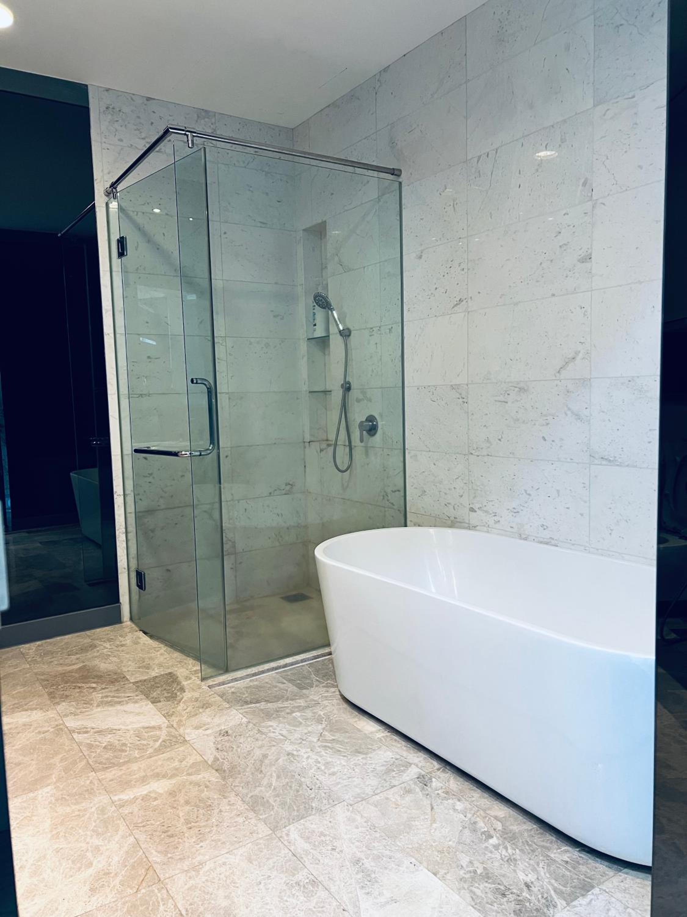 The Faced platinum By ASTRIA Suites