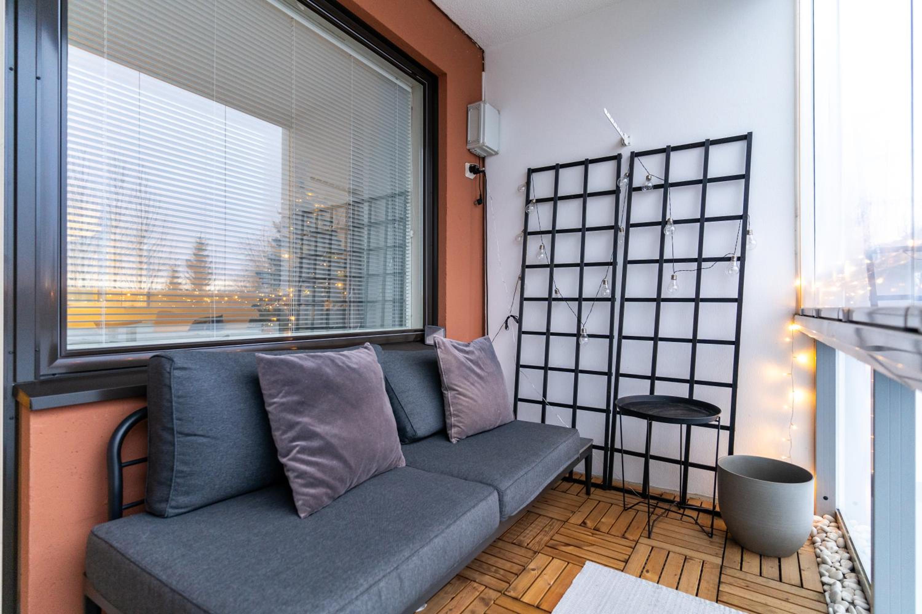 Cozy and modern apartment with lakeside view