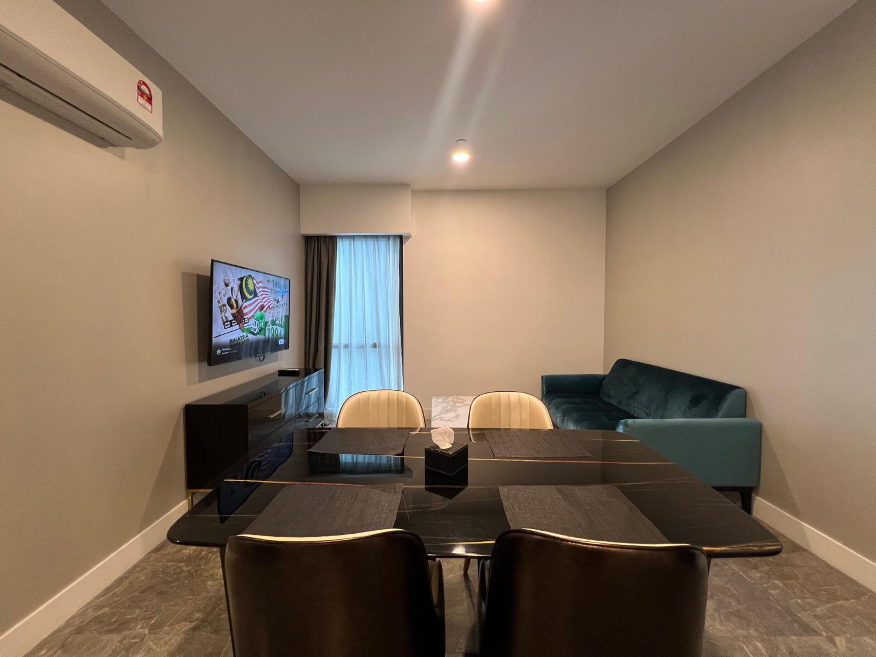 The Faced platinum By ASTRIA Suites