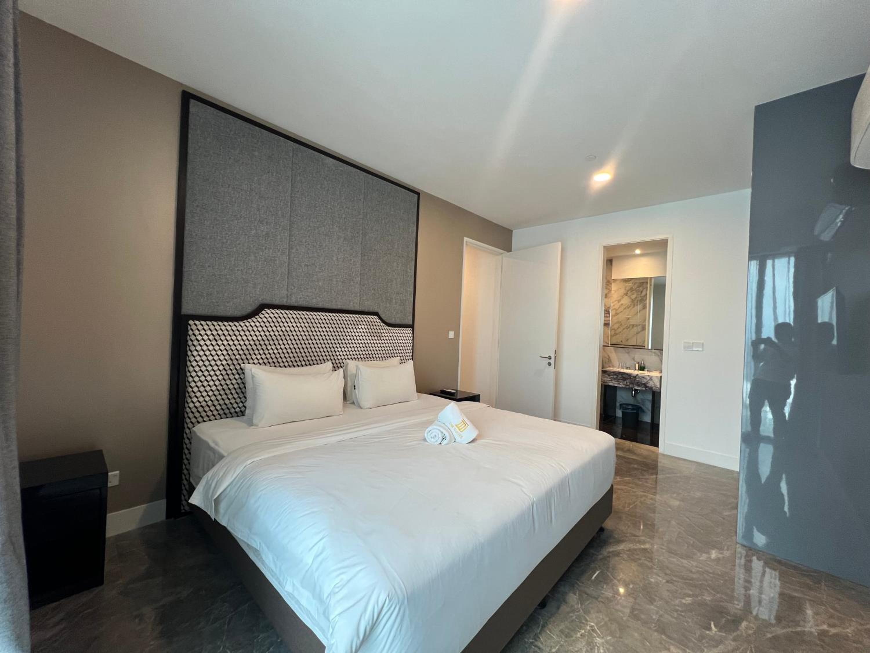 The Faced platinum By ASTRIA Suites
