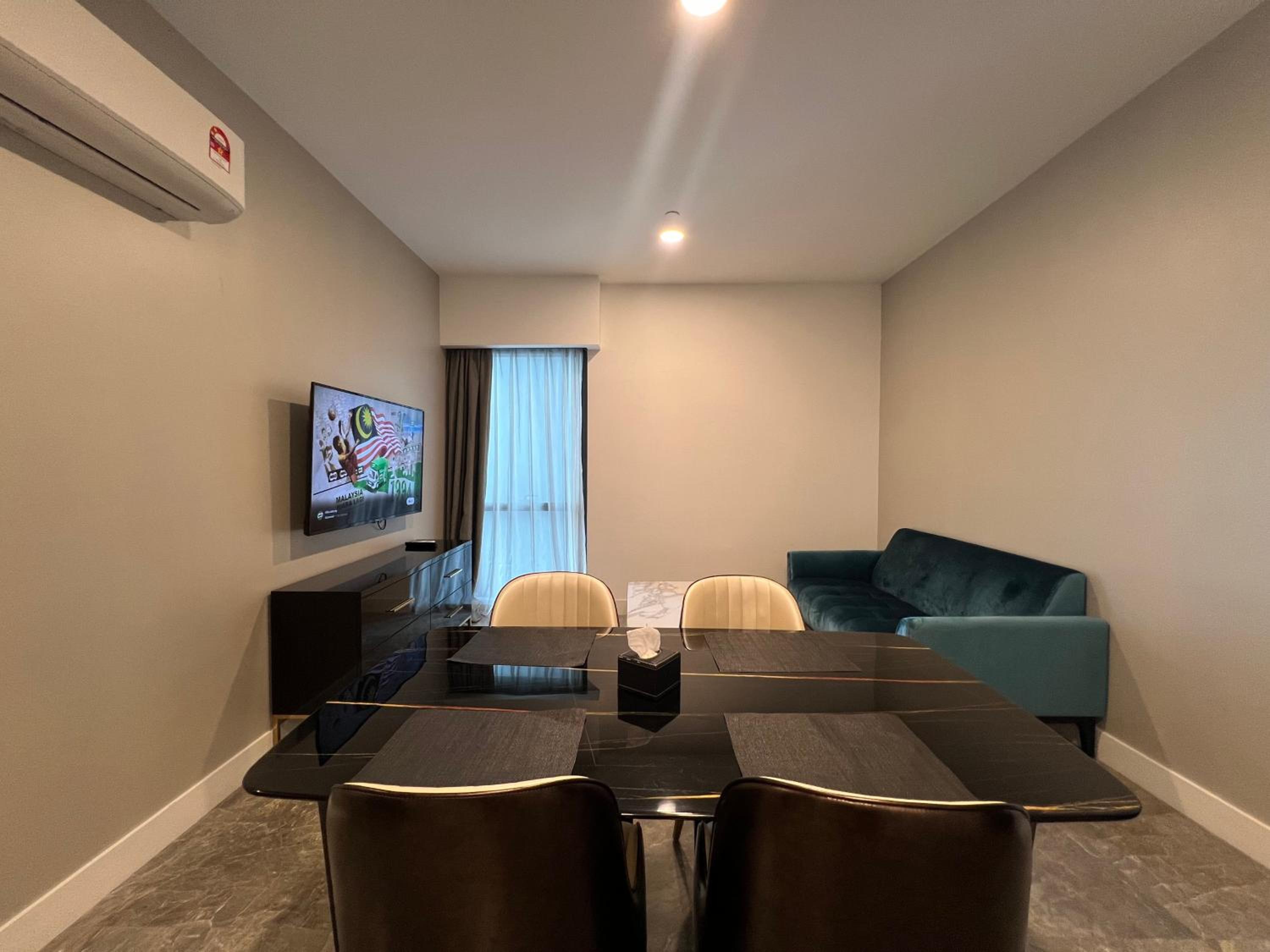 The Faced platinum By ASTRIA Suites