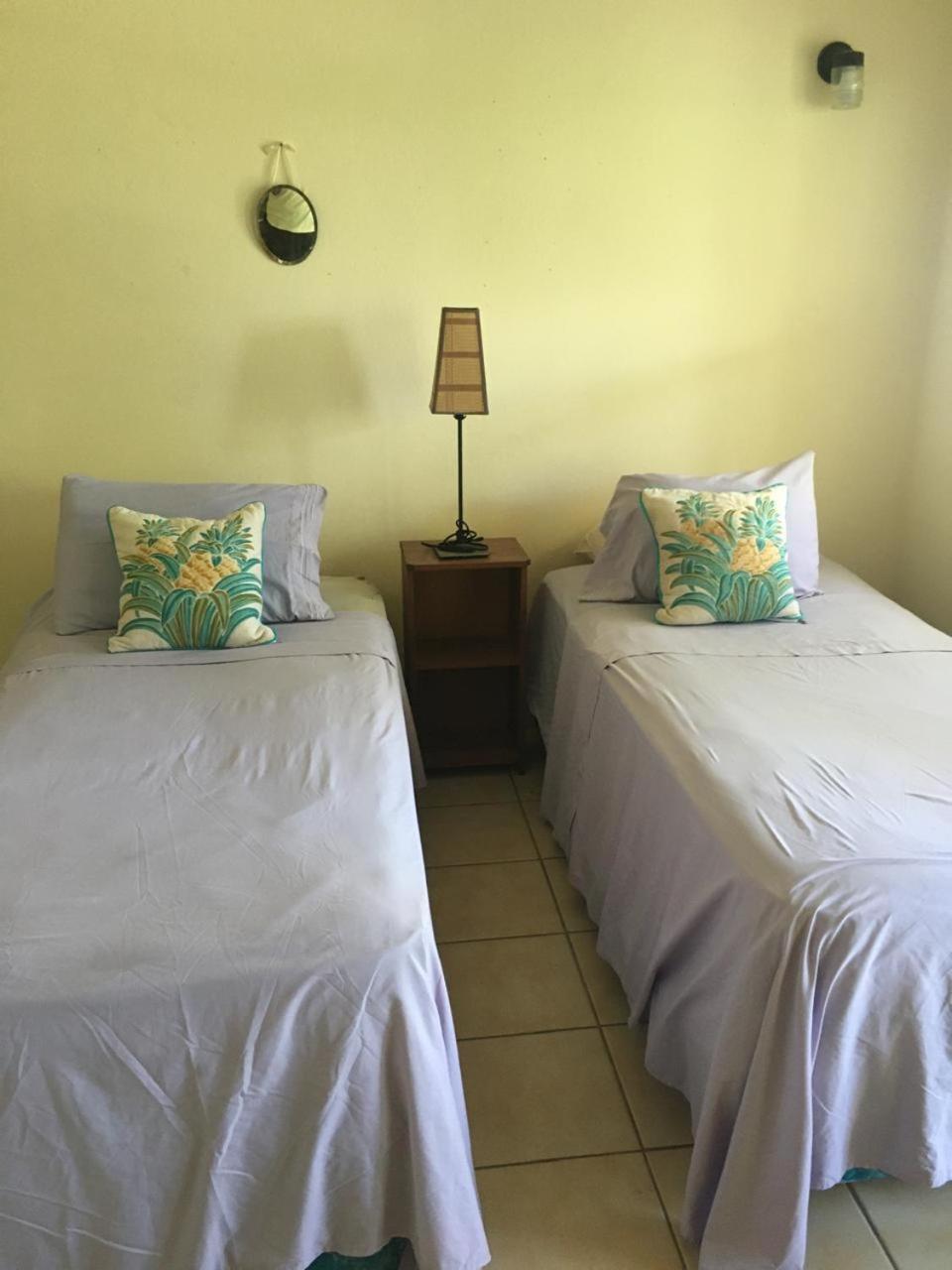 Private Room with Twin Beds AC nr Intl Airpt and Beach