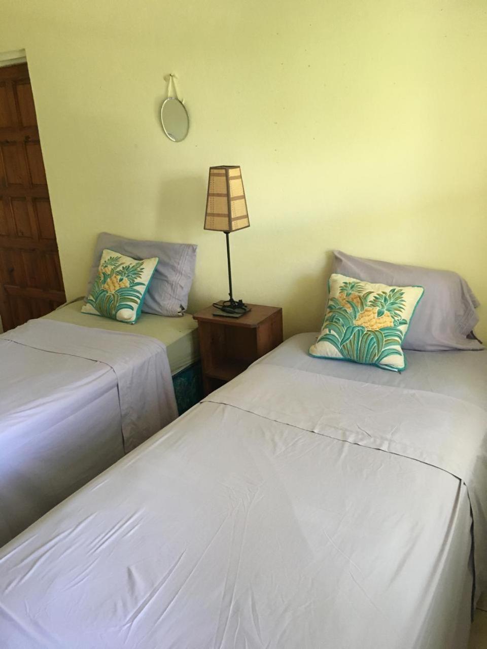 Private Room with Twin Beds AC nr Intl Airpt and Beach