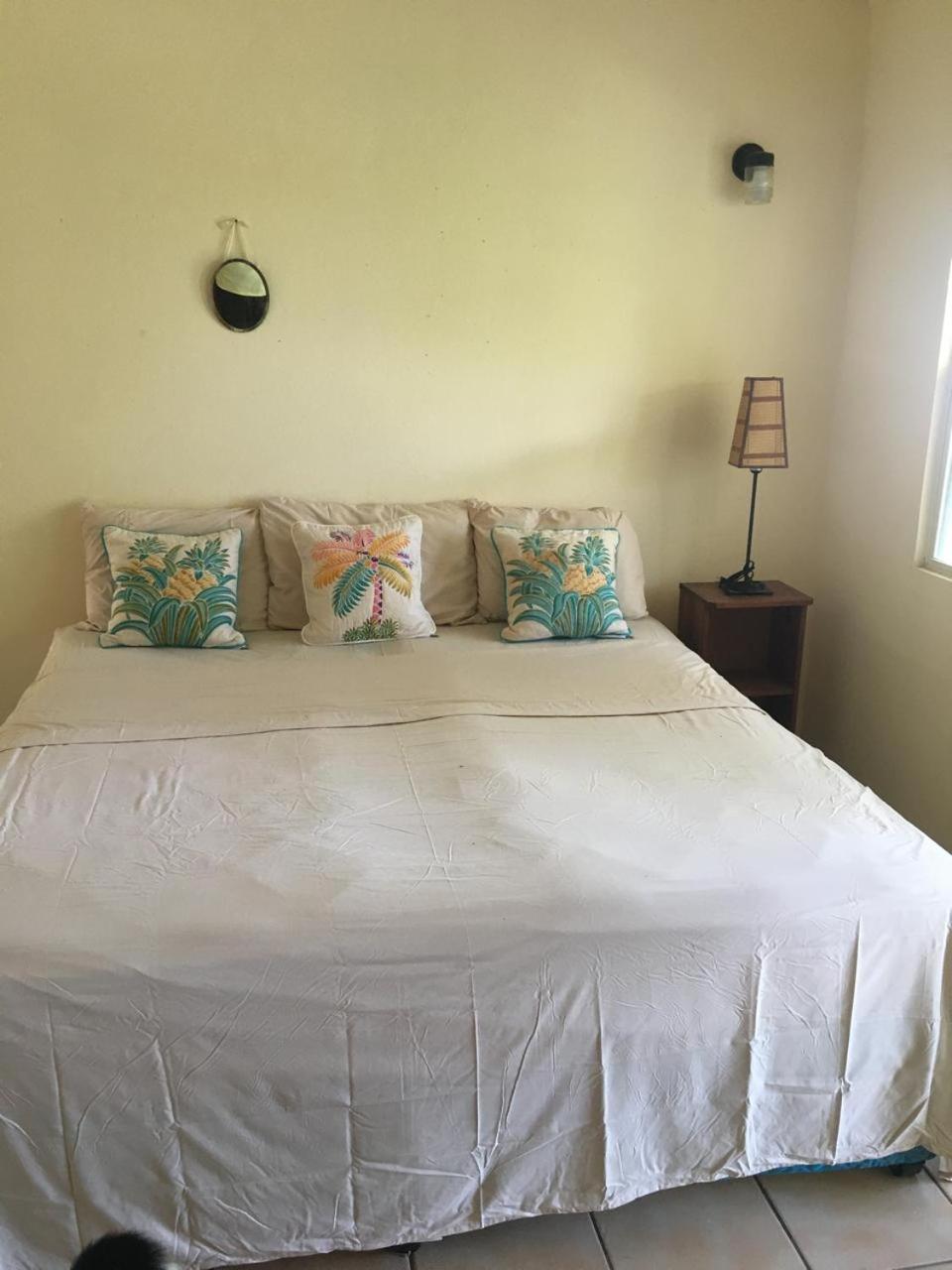 Private Room with Twin Beds AC nr Intl Airpt and Beach