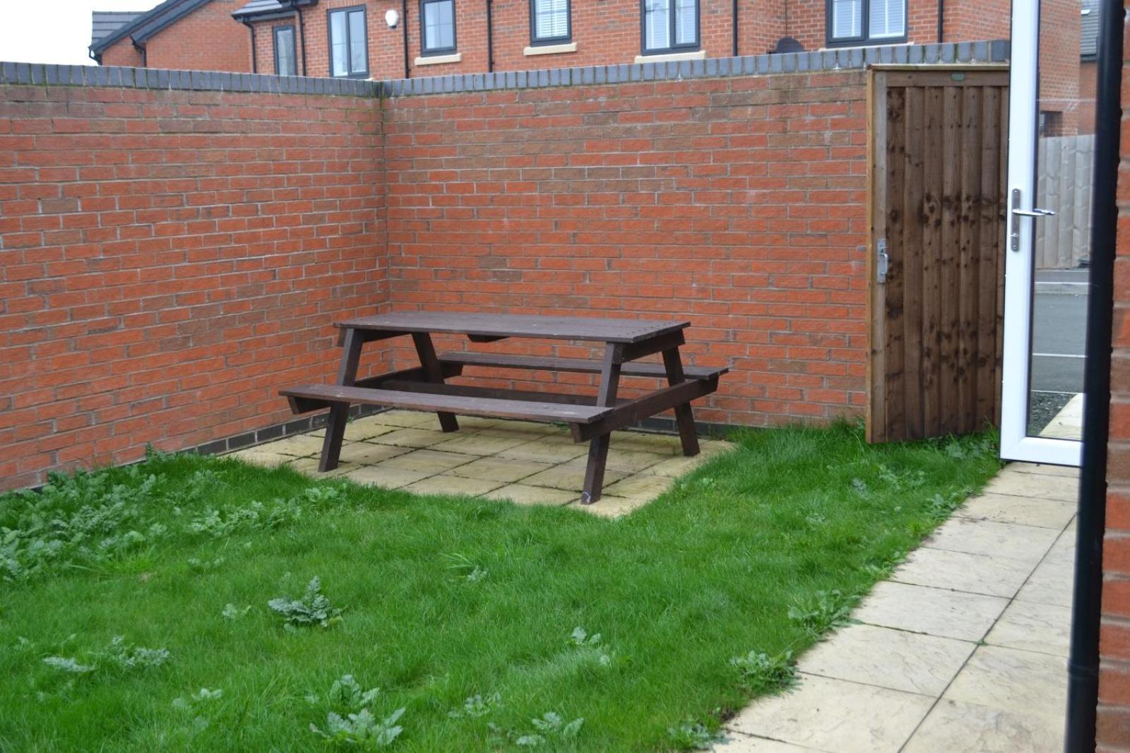 Fort House Large 6BR Home Sleeps 12 3 Bathrooms NEC, JLR, BHX Nearby view 2