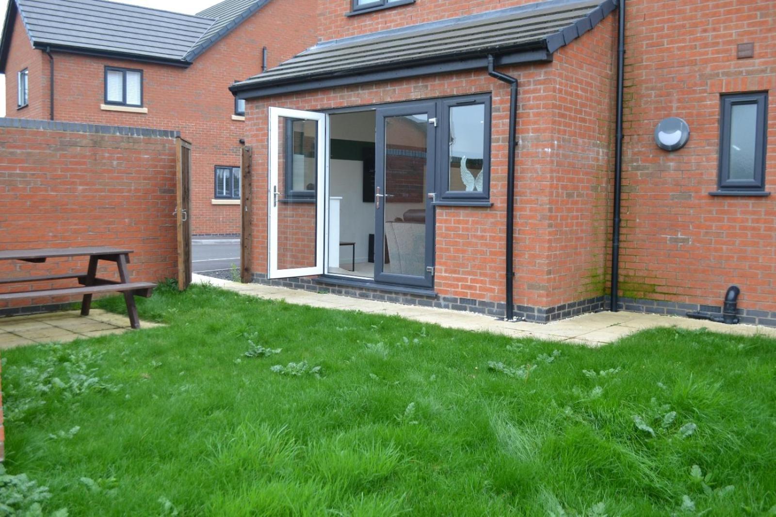 Fort House Large 6BR Home Sleeps 12 3 Bathrooms NEC, JLR, BHX Nearby view 3
