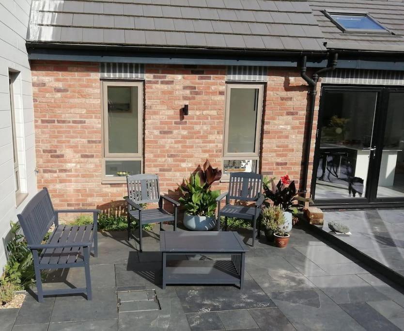 The Highlands - 5 bed 5 bath - Huge Sociable House view 3