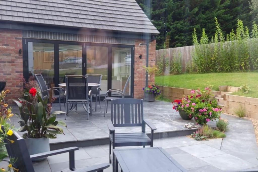The Highlands - 5 bed 5 bath - Huge Sociable House view 4