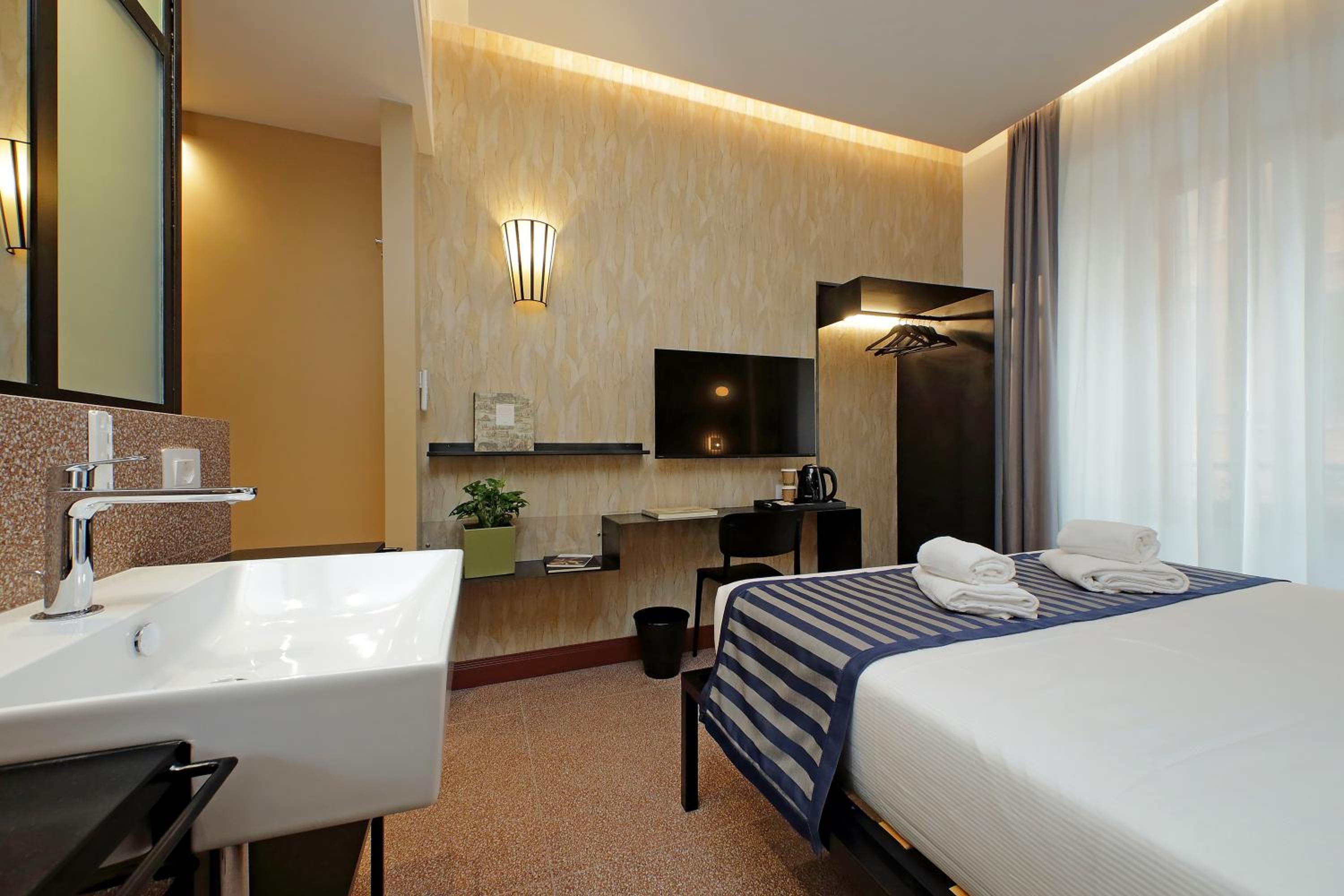 hotel room