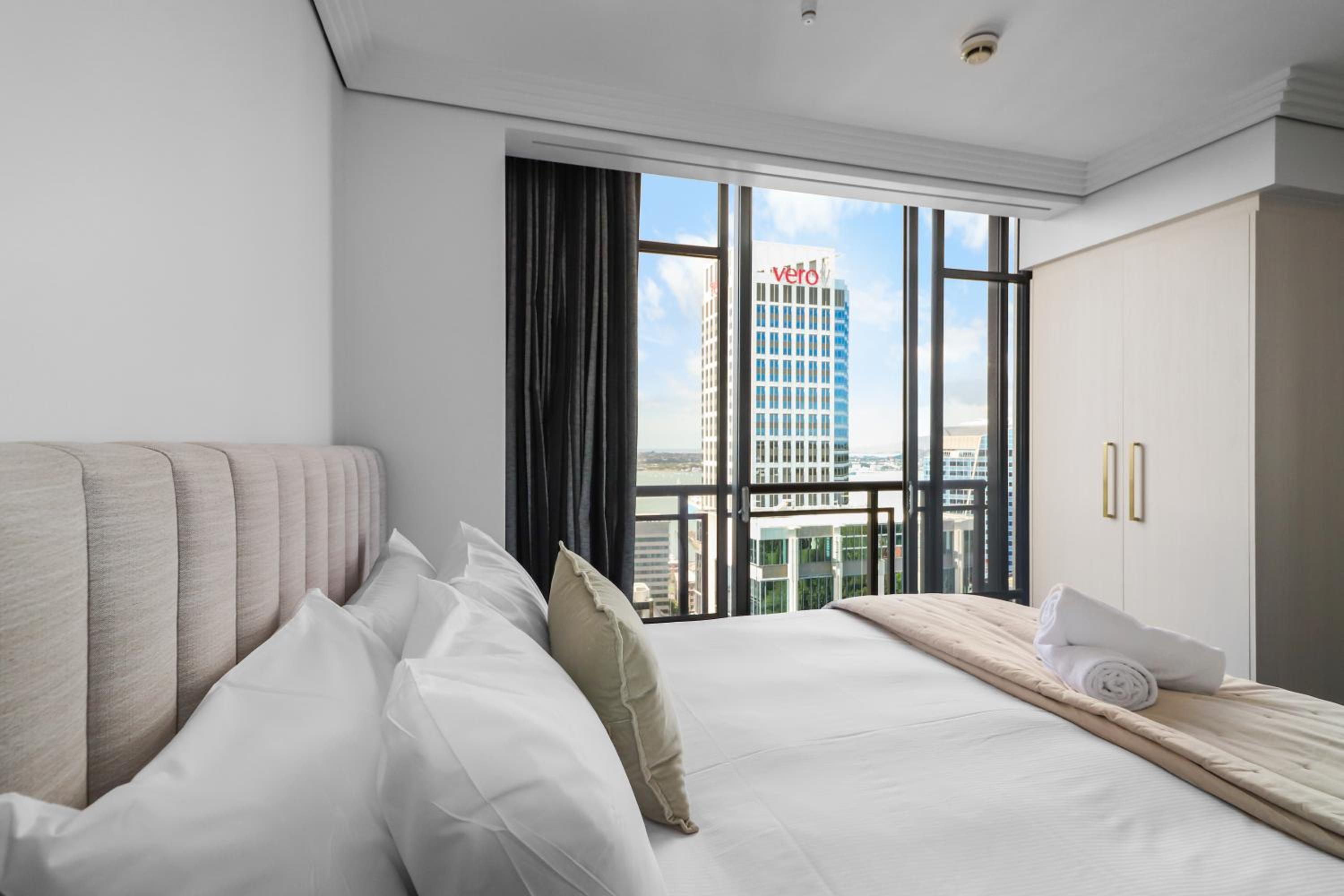 Majestic Metropolis l 2bed Apt Amazing City View view 2