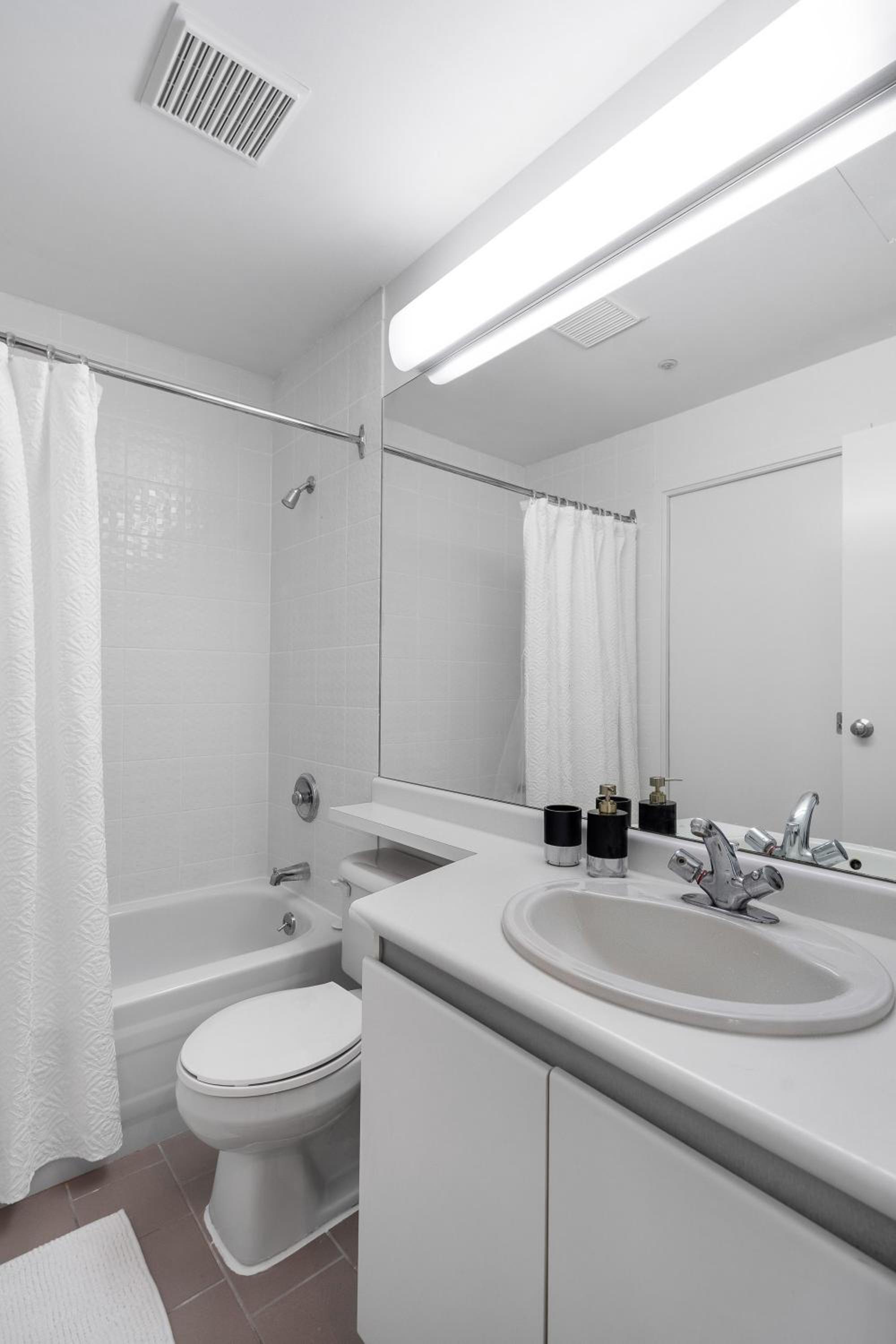 Central Downtown Highrise Condo