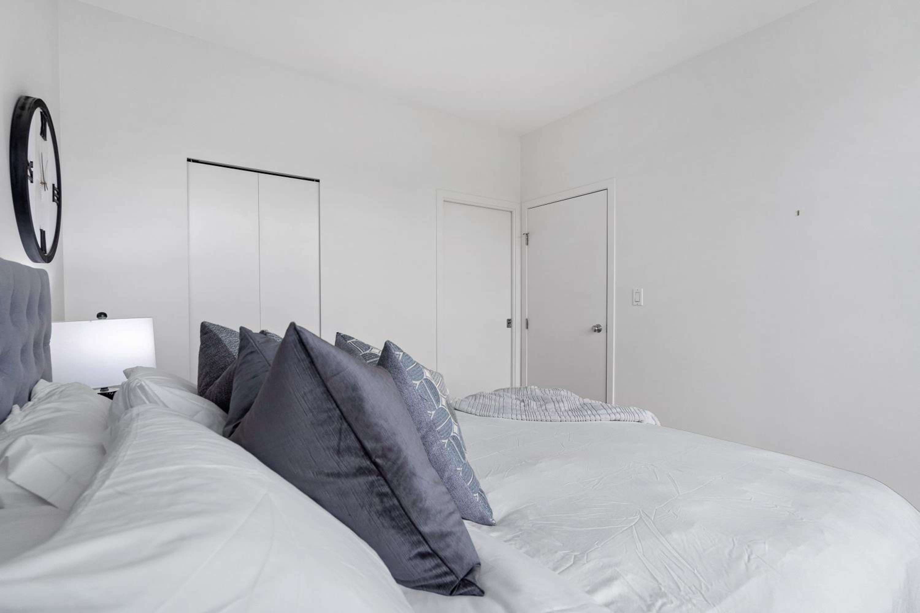 Central Downtown Highrise Condo