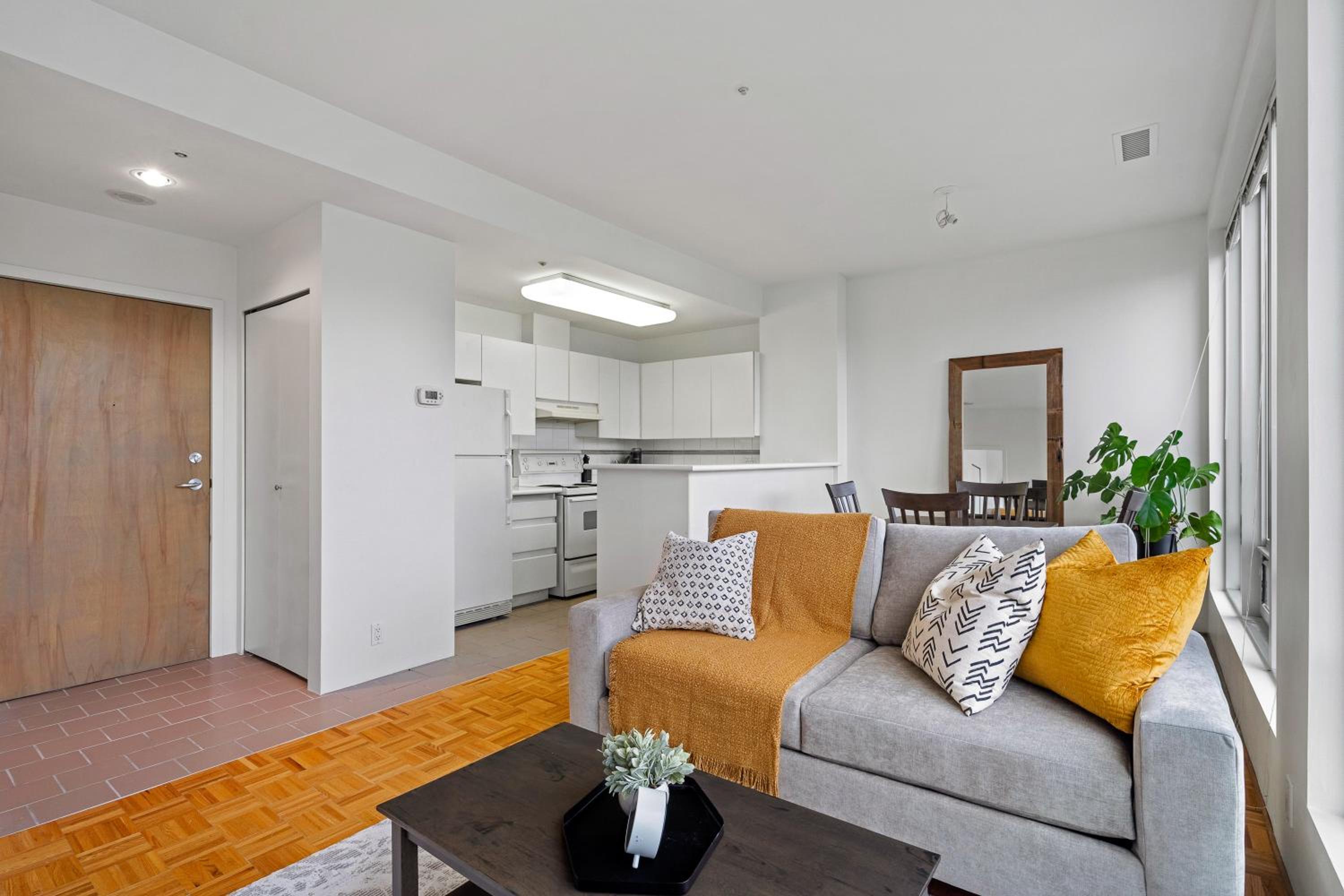 Central Downtown Highrise Condo