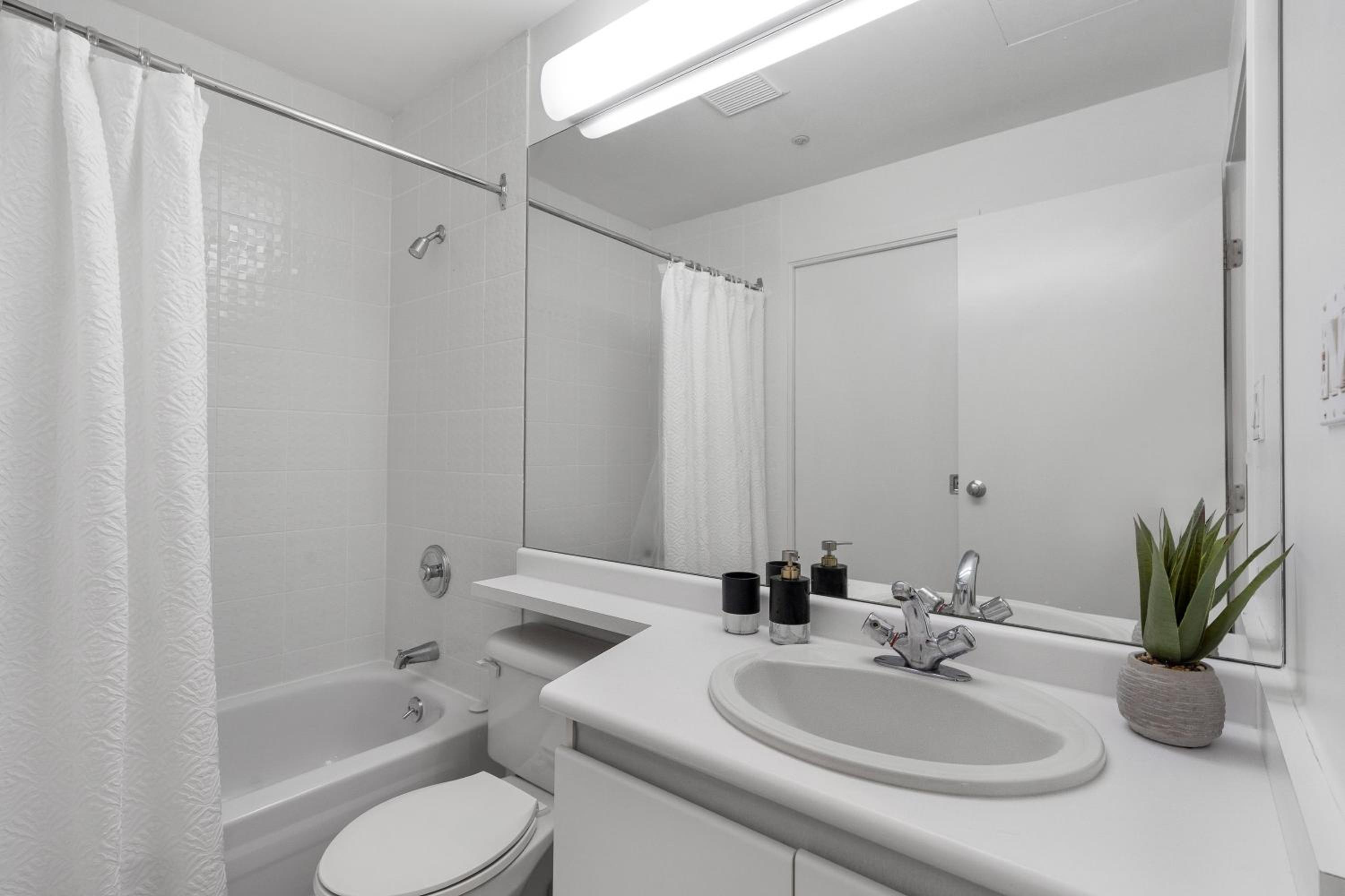 Central Downtown Highrise Condo