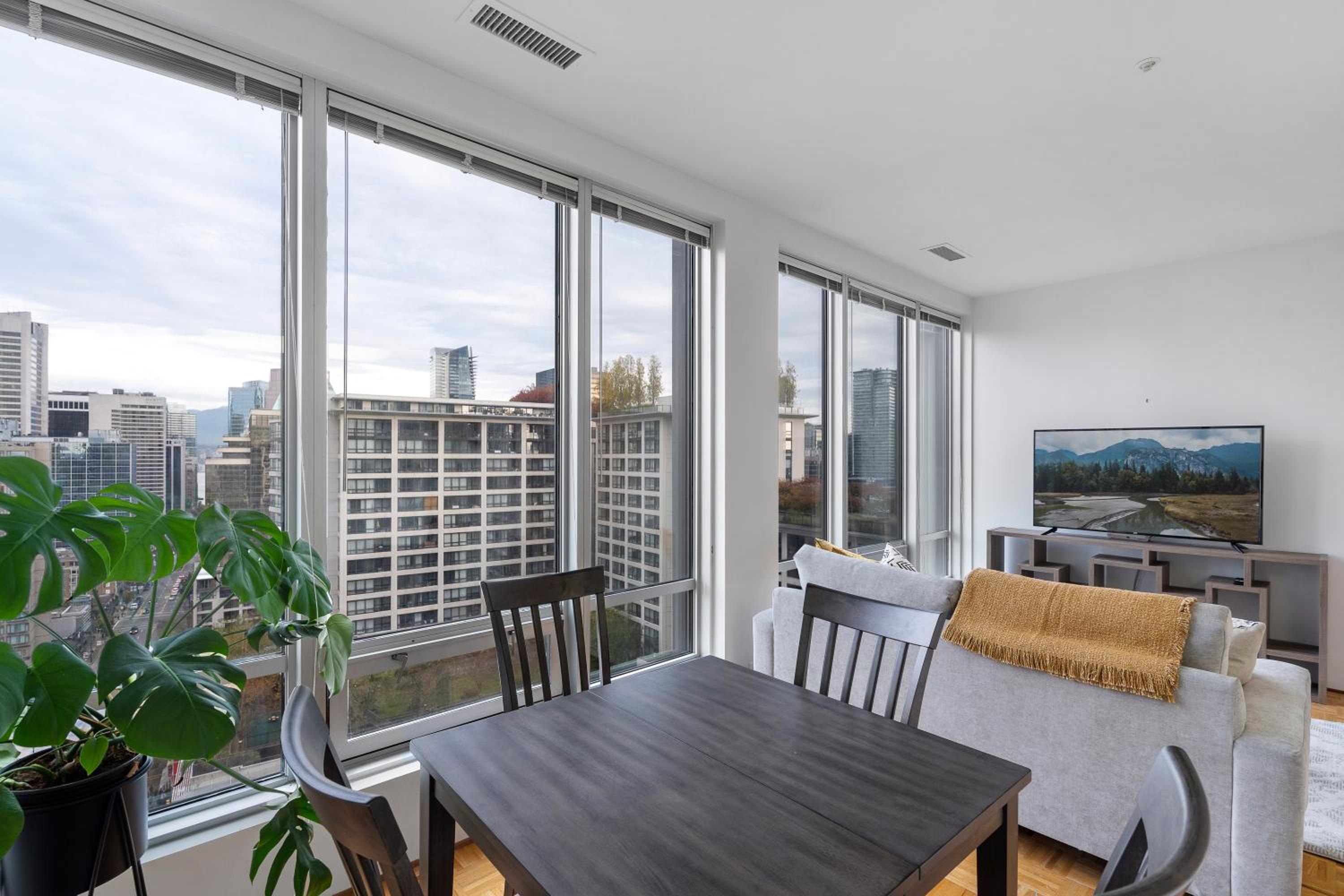 Central Downtown Highrise Condo