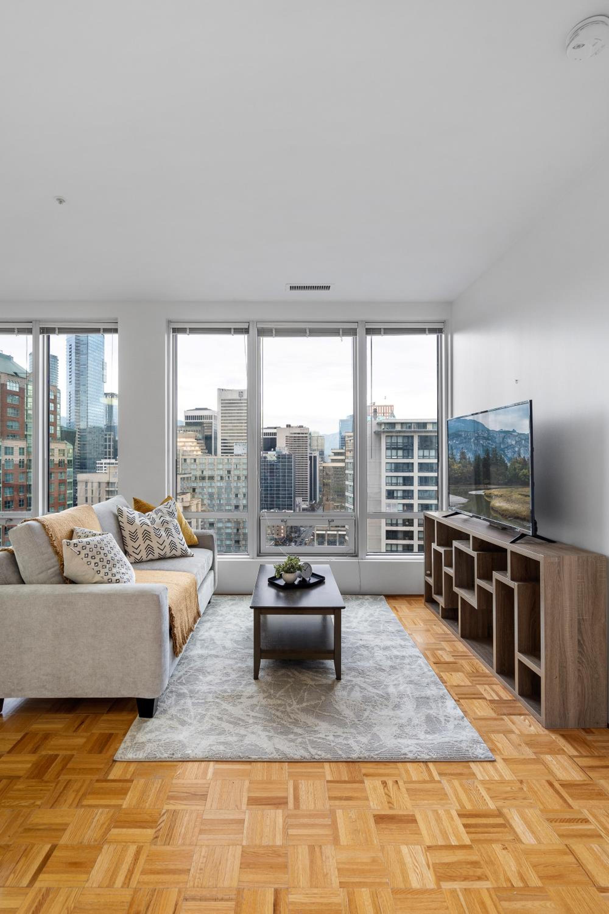 Central Downtown Highrise Condo