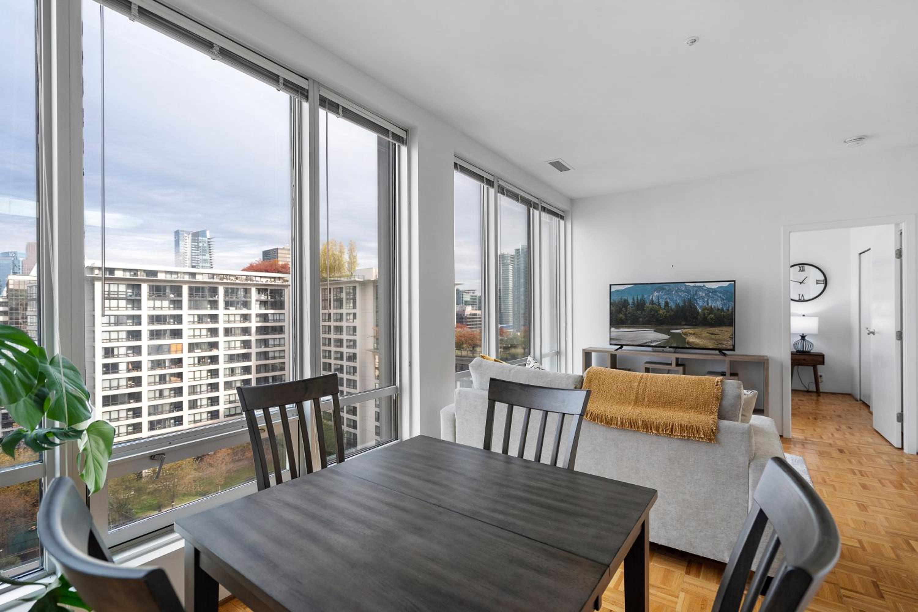 Central Downtown Highrise Condo