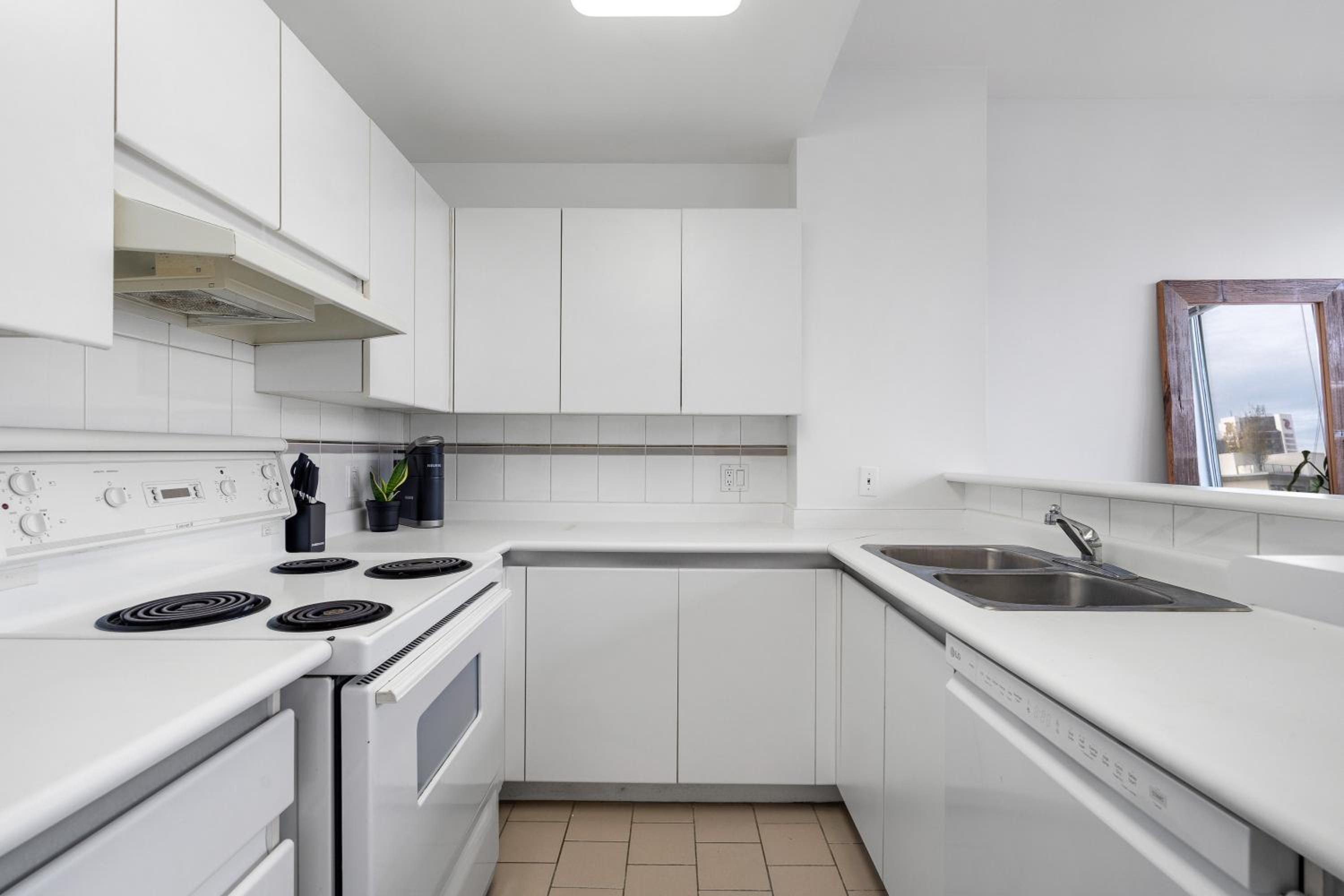 Central Downtown Highrise Condo