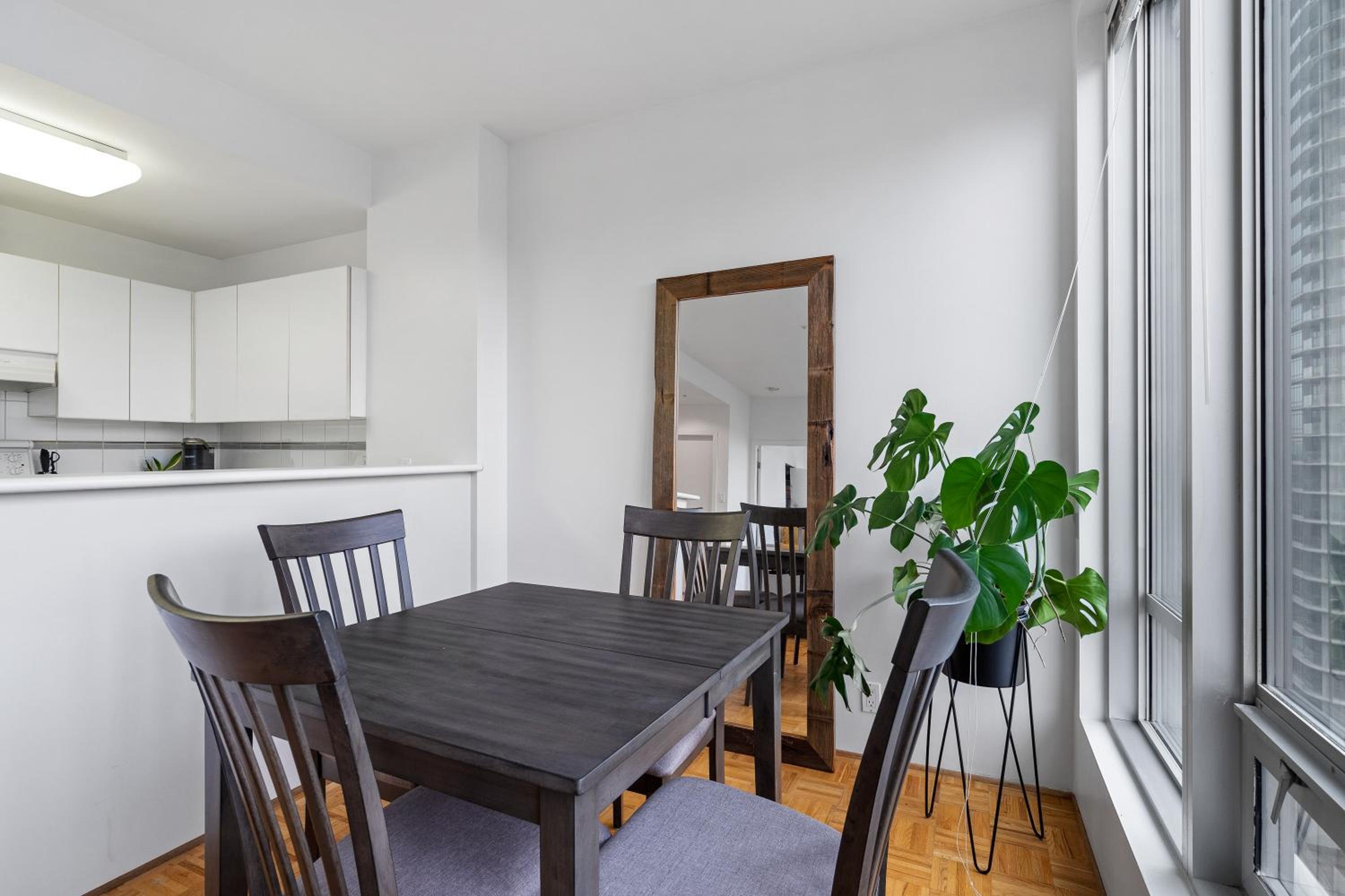 Central Downtown Highrise Condo