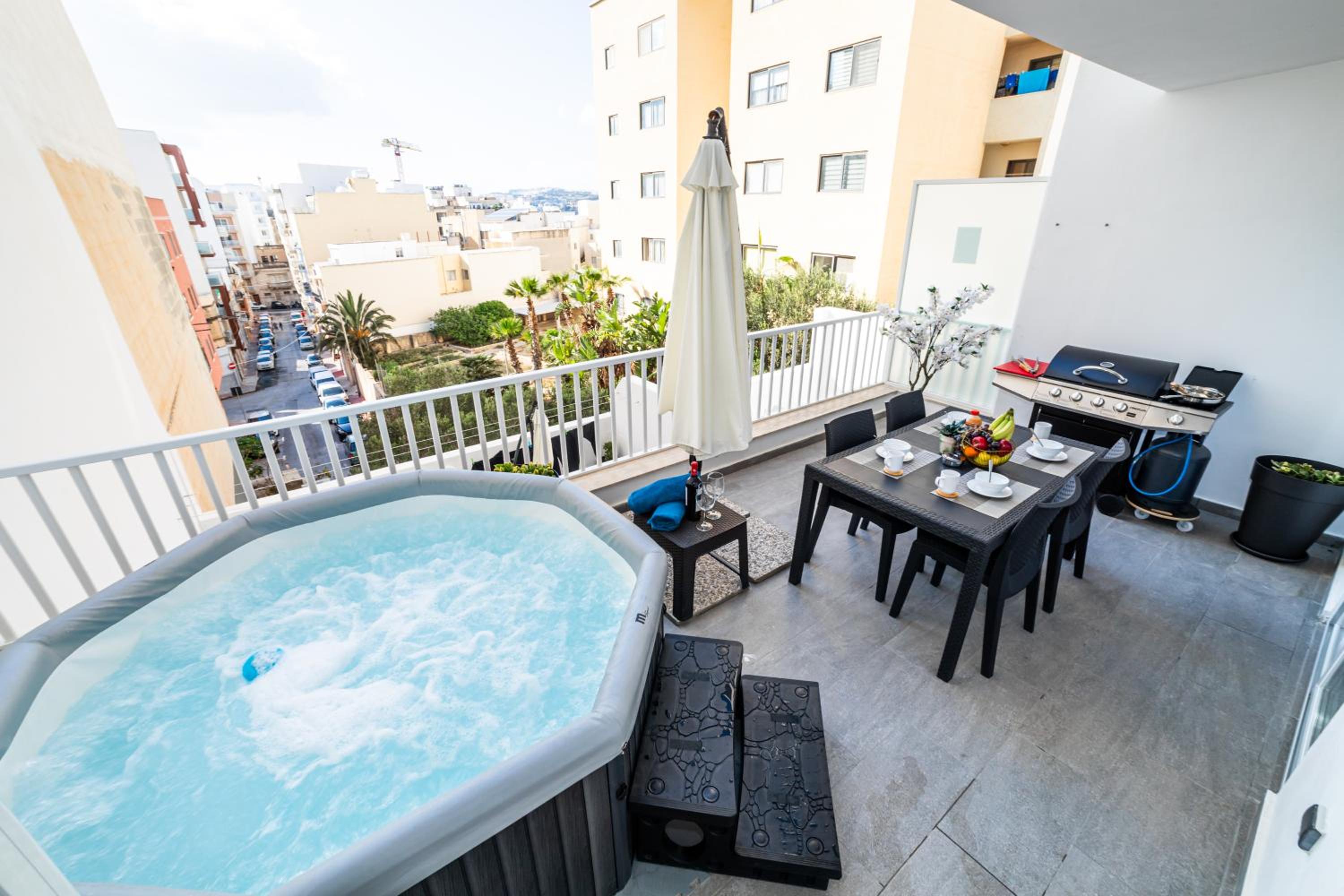 Sea Breeze, Spacious 2-Bedroom LUX Seaside Apartments photo 5
