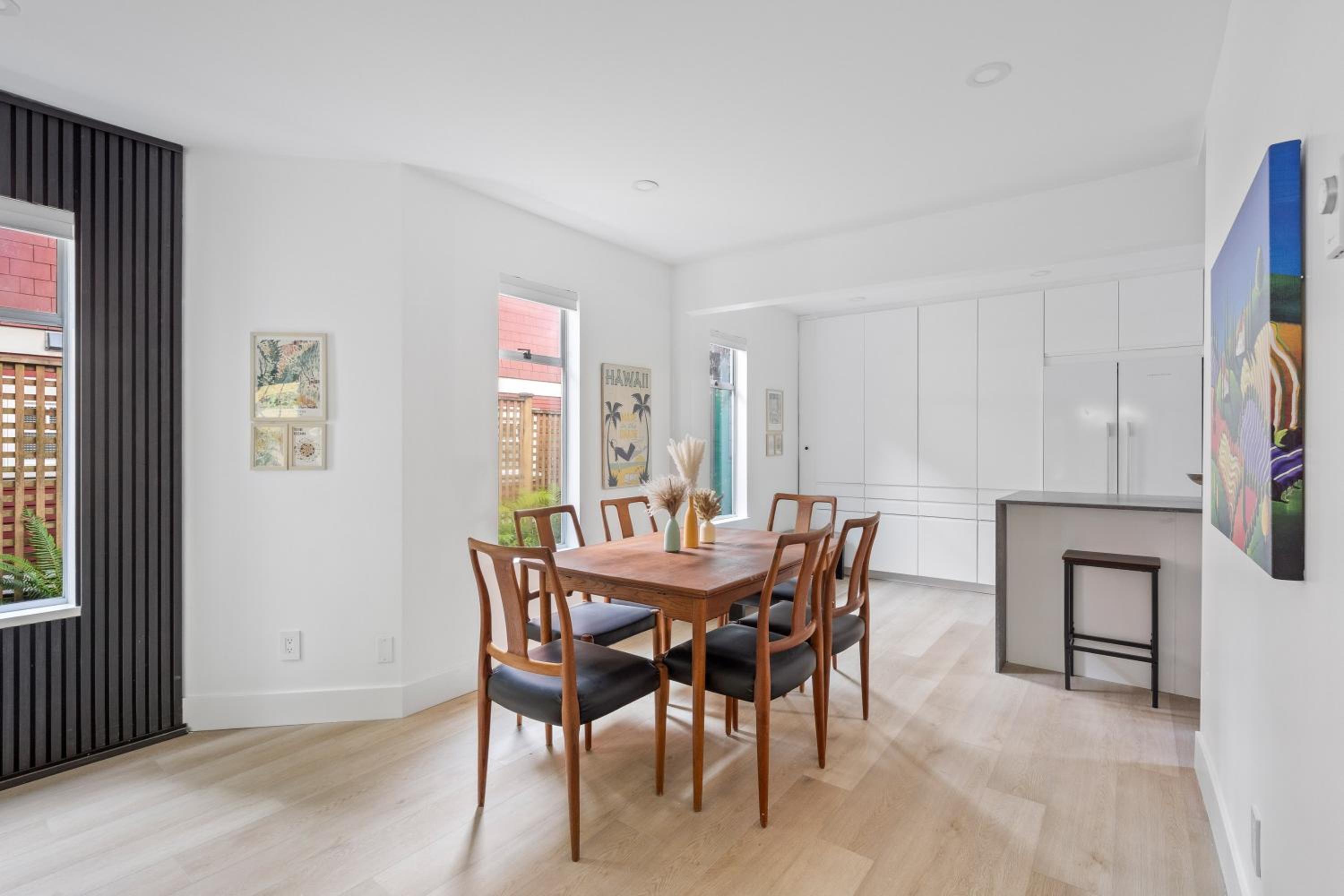 Modern Kitsilano 2 bedroom Home with a Hot Tub