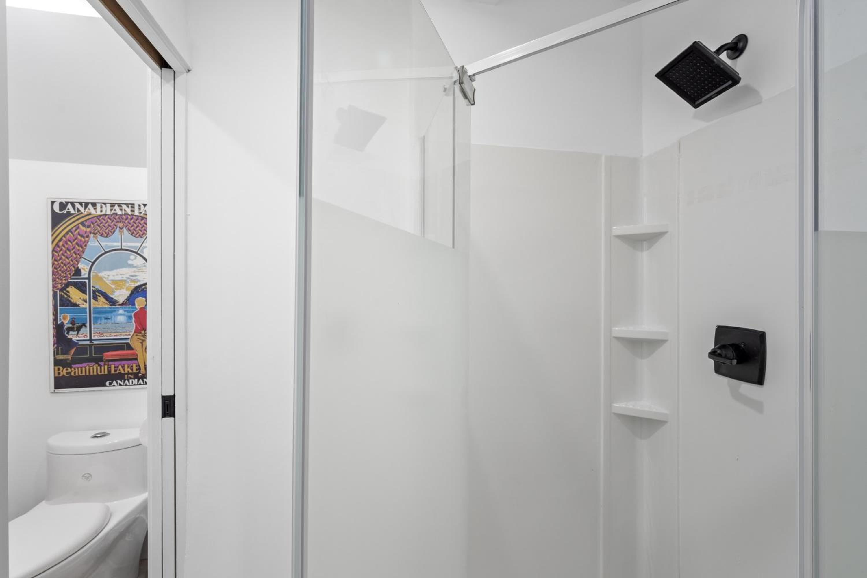 Modern Kitsilano 2 bedroom Home with a Hot Tub