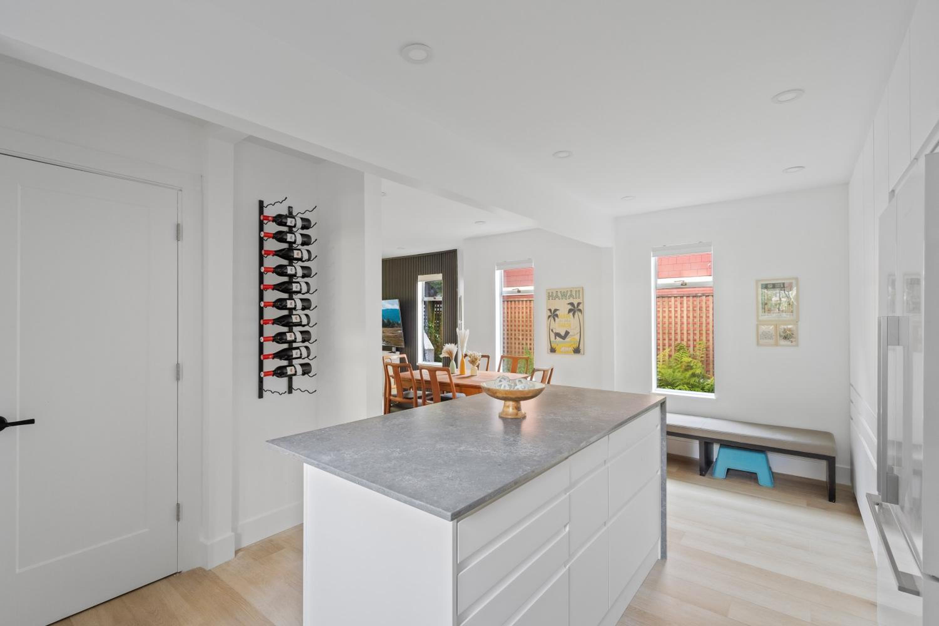Modern Kitsilano 2 bedroom Home with a Hot Tub
