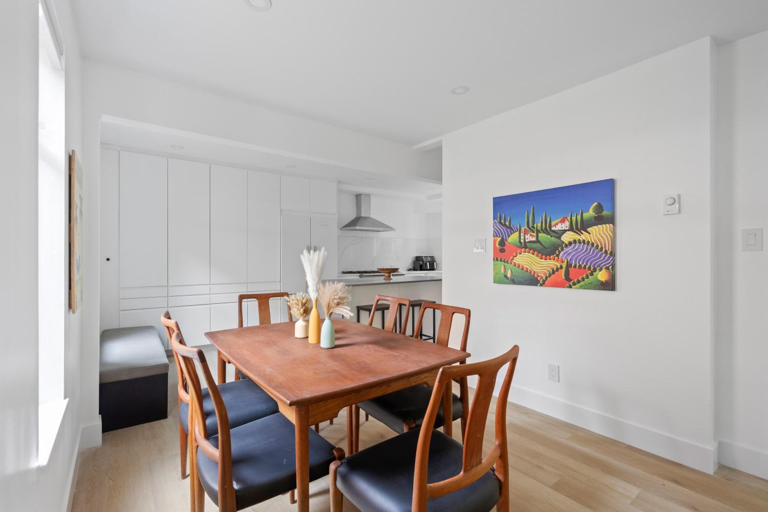 Modern Kitsilano 2 bedroom Home with a Hot Tub