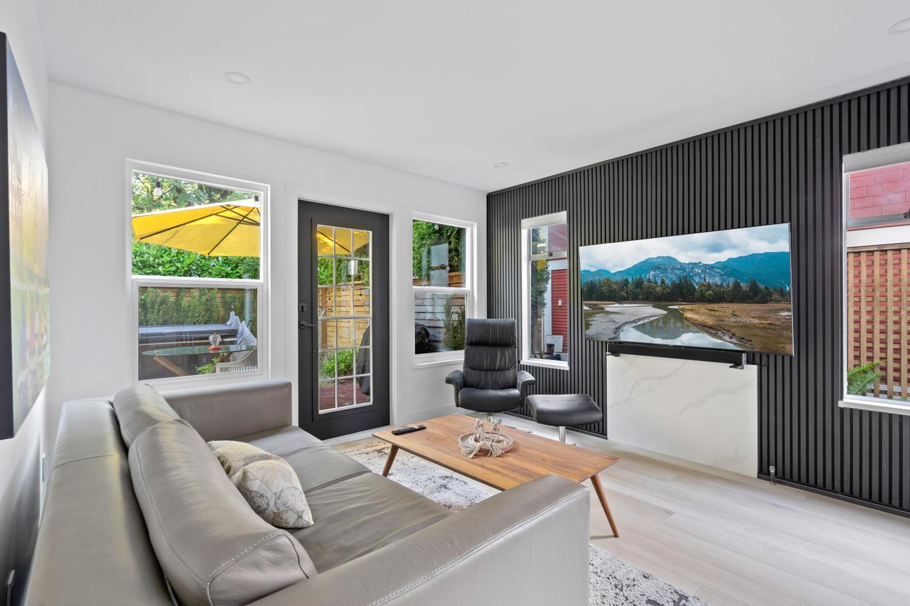 Modern Kitsilano 2 bedroom Home with a Hot Tub